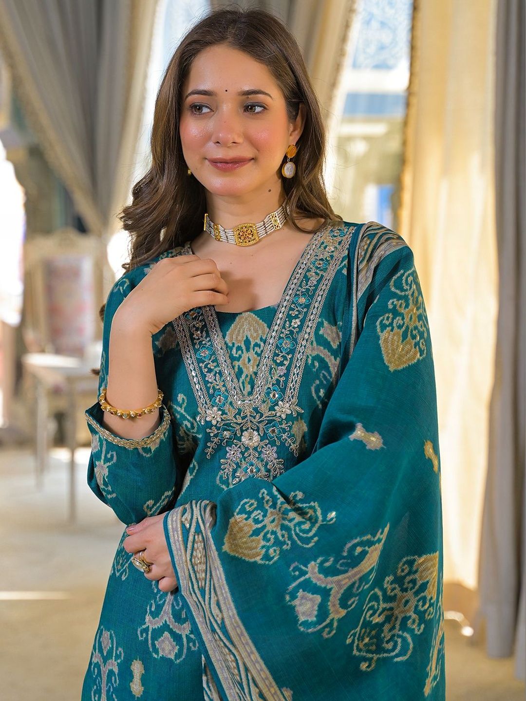 Dhiyona KL Women Ethnic Motifs Printed Regular Thread Work Kurta with Trousers & With Dupatta