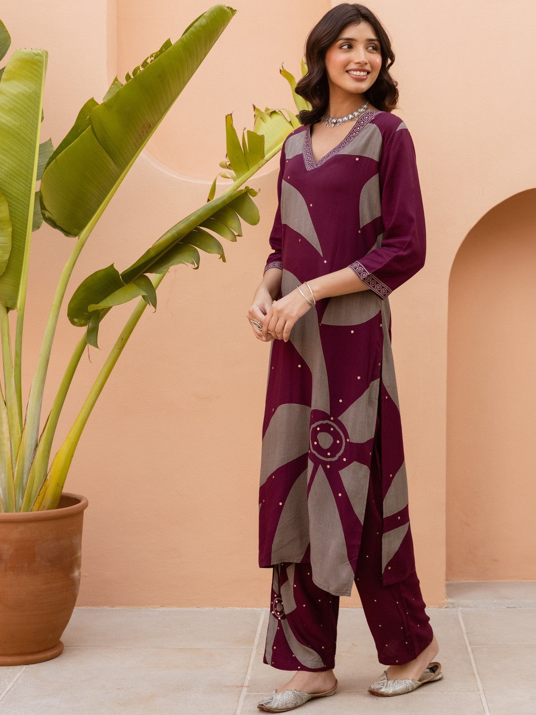 Women Floral Printed Regular Kurta with Trousers