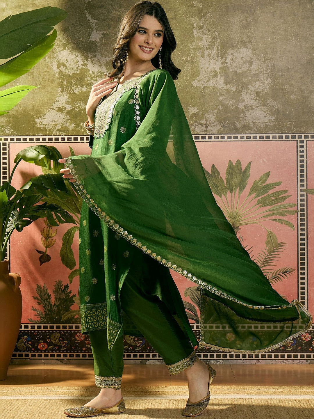 Embroidered Round Neck Kurta & Trousers Kurta Sets