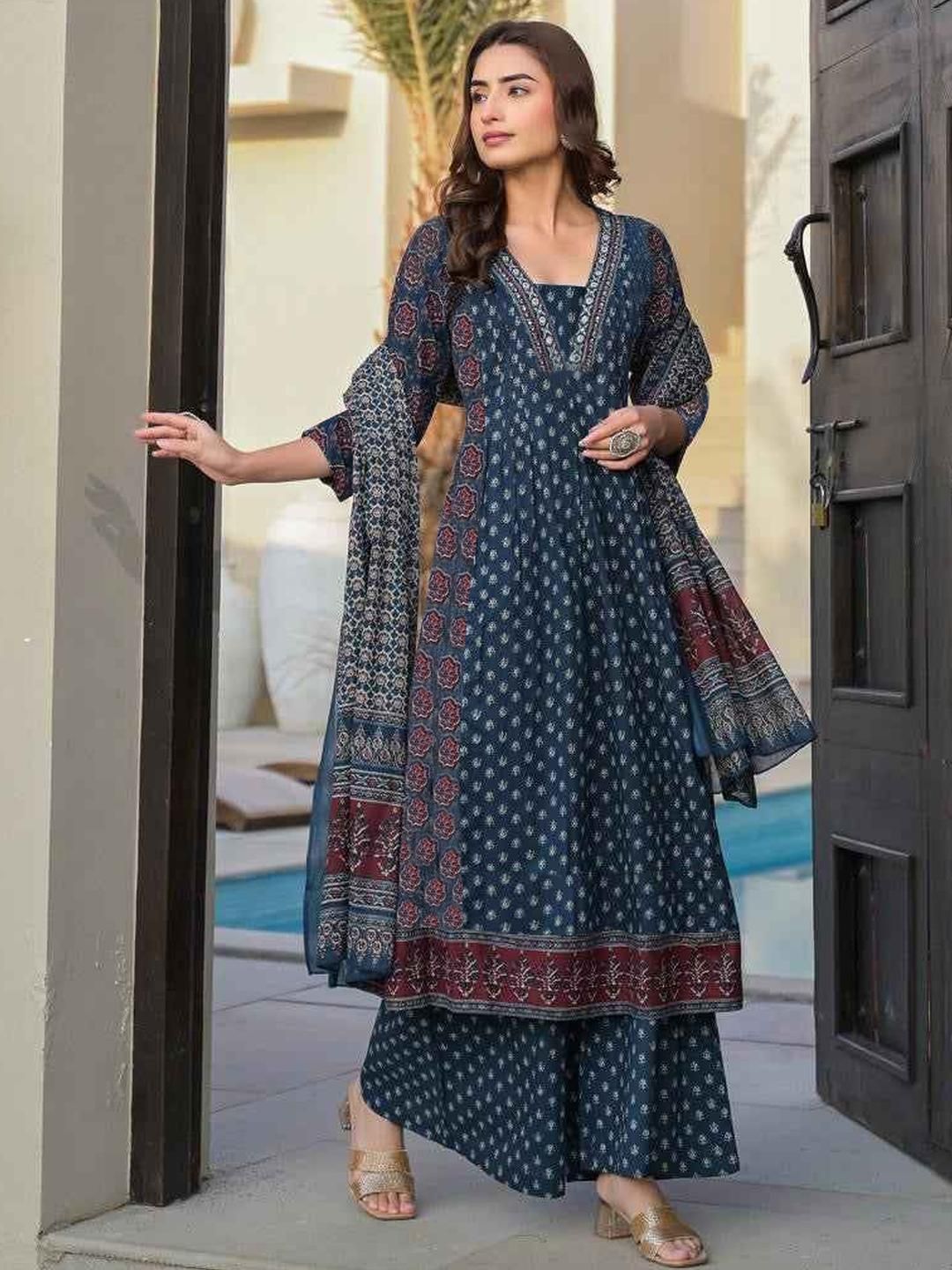 Dhiyona KL Women Blue Kurta Sets