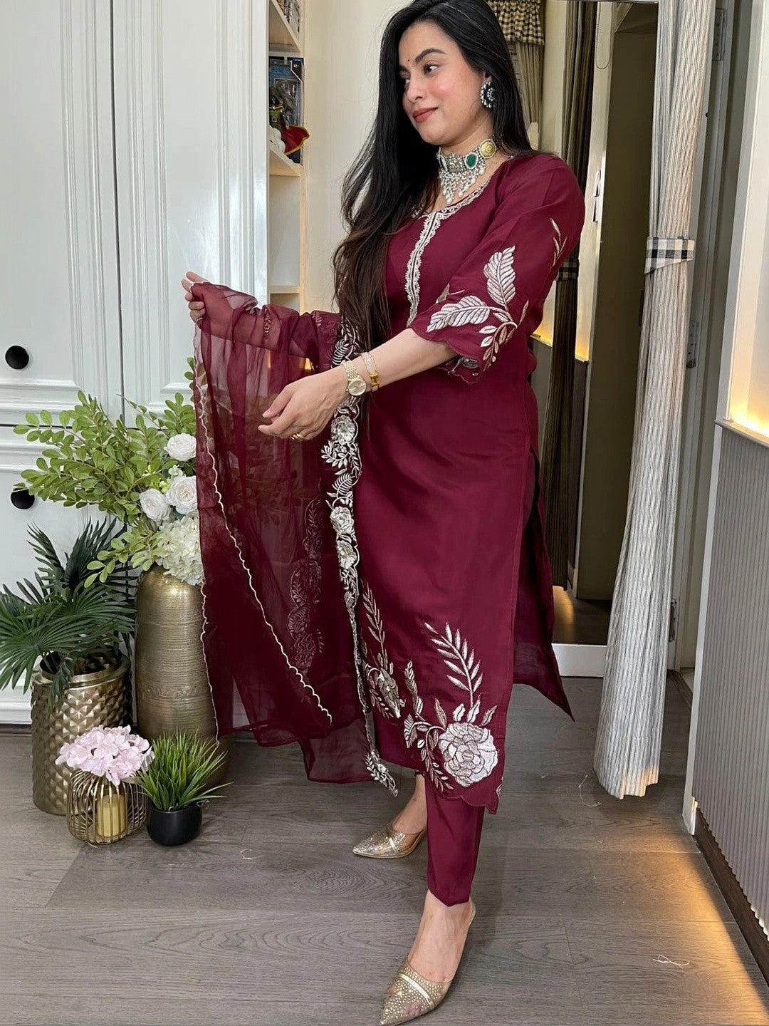Women Floral Embroidered Regular Thread Work Chanderi Silk Kurta with Trousers & With Dupatta