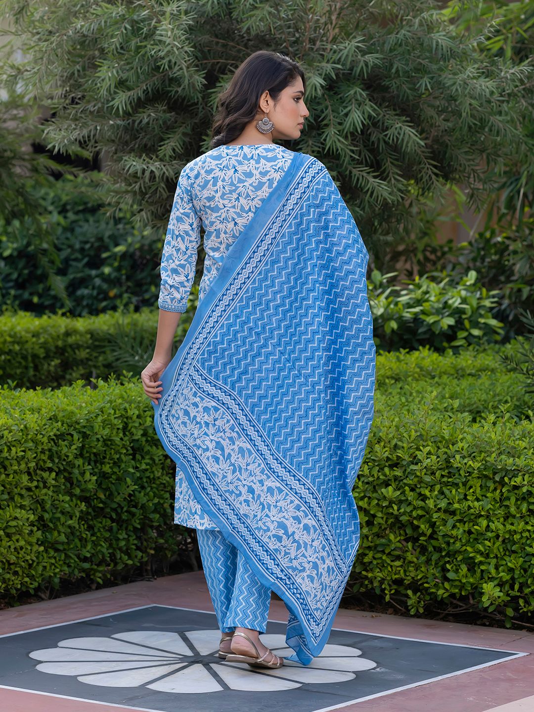 Dhiyona KL Women Floral Printed Regular Pure Cotton Kurta with Trousers & With Dupatta