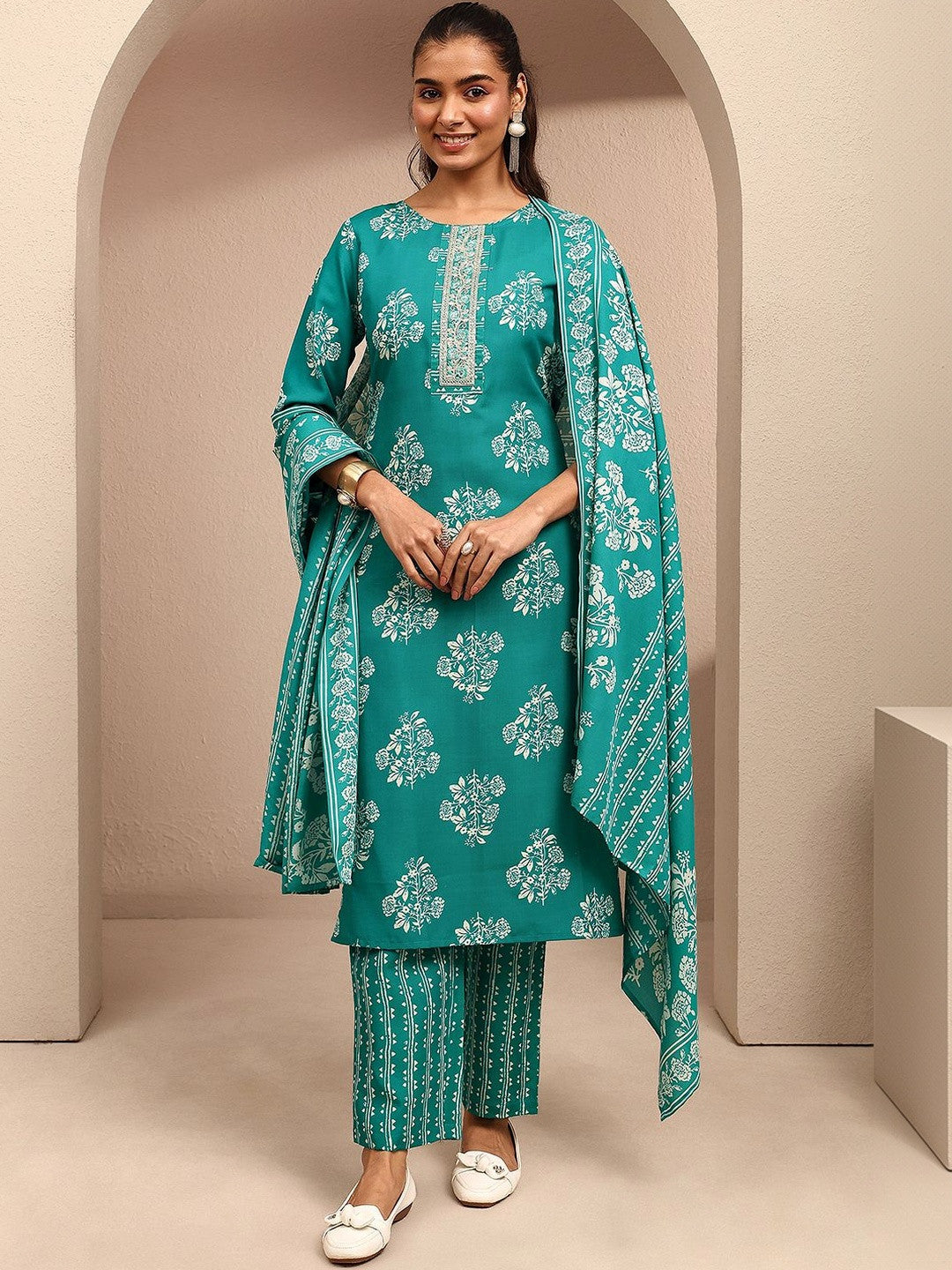 Women Floral Printed Regular Thread Work Kurta with Trousers & With Dupatta
