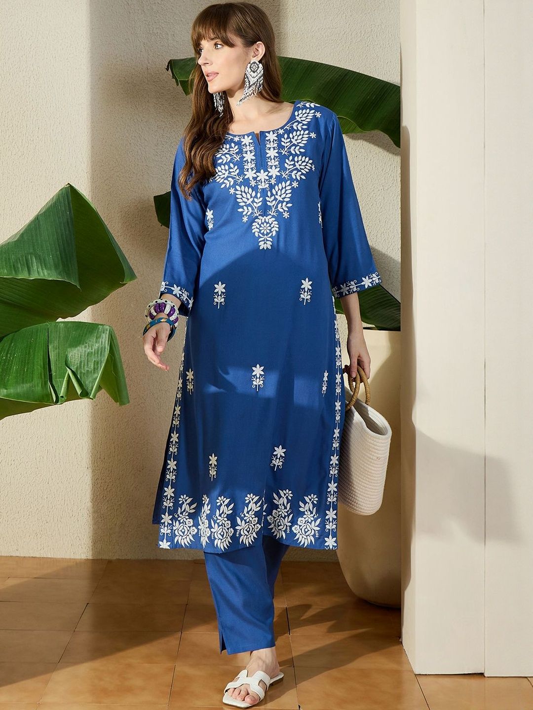 Dhiyona IE Floral Embroidered Straight Kurta with Trousers