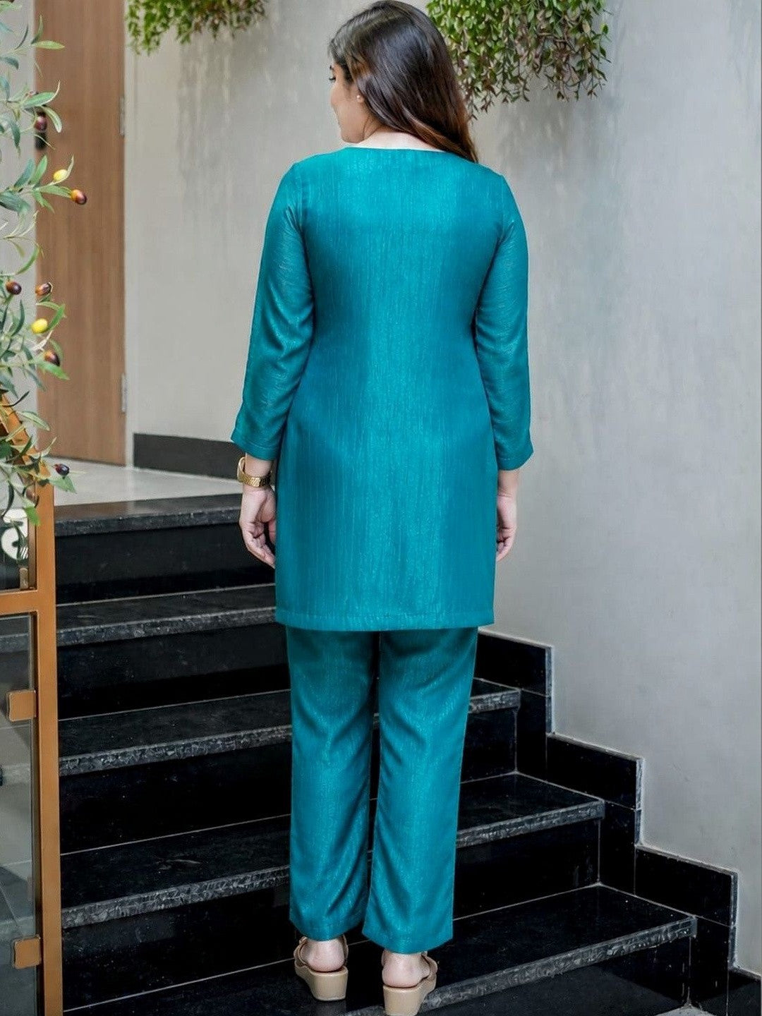 Women Ethnic Motifs Embroidered Regular Thread Work Kurta with Trousers