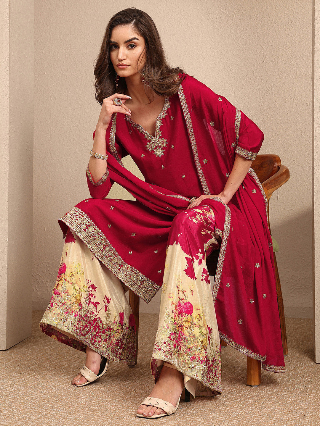 Women Floral Embroidered Regular Kurta with Palazzos & With Dupatta