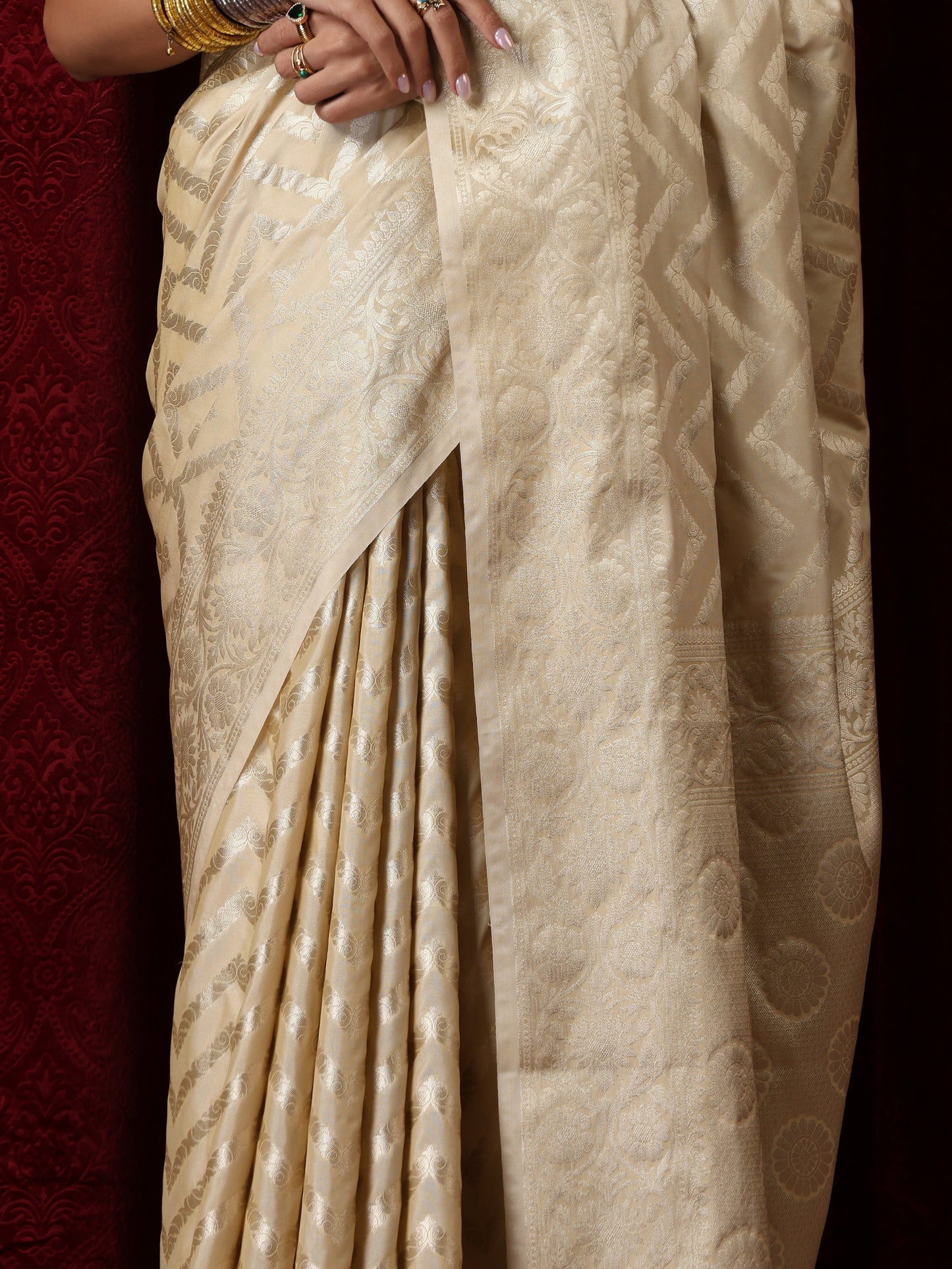 Dhiyona ST Pure Silk Cream Chevron Saree with Blouse Fabric