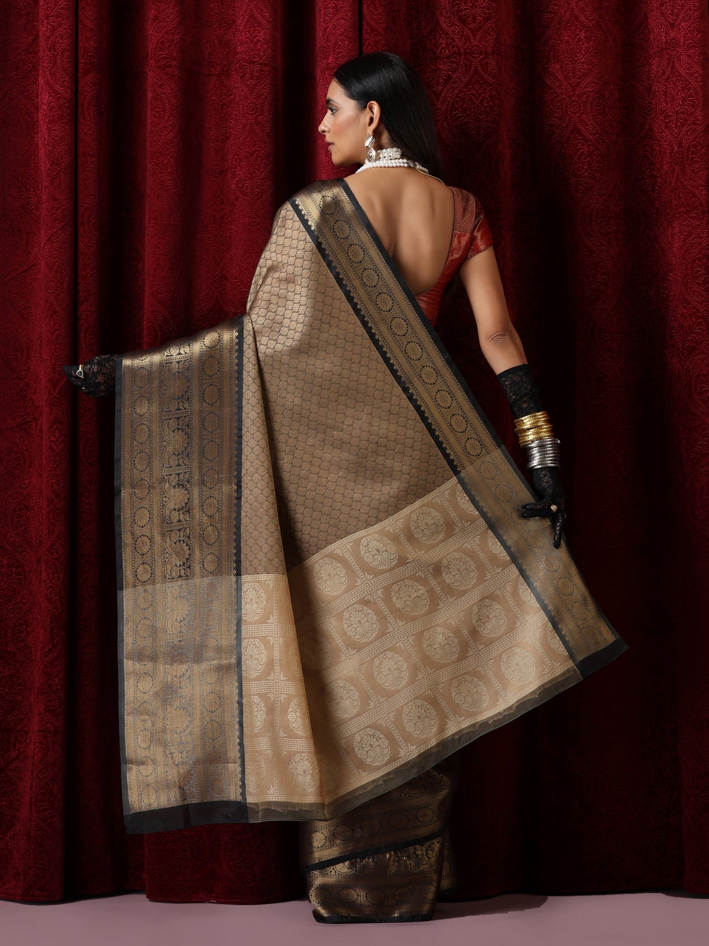 Dhiyona ST Beige Jacquard Saree with Black Border with Blouse Fabric
