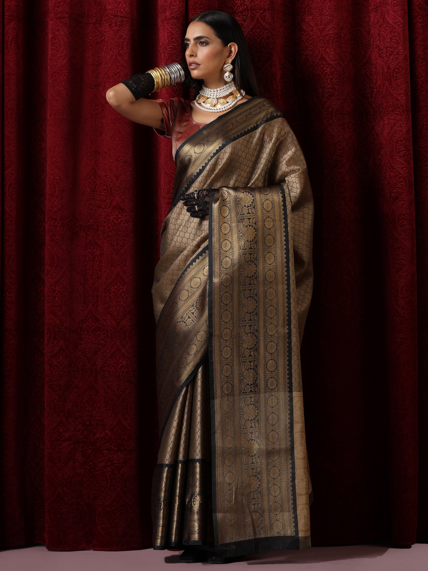 Dhiyona ST Beige Jacquard Saree with Black Border with Blouse Fabric