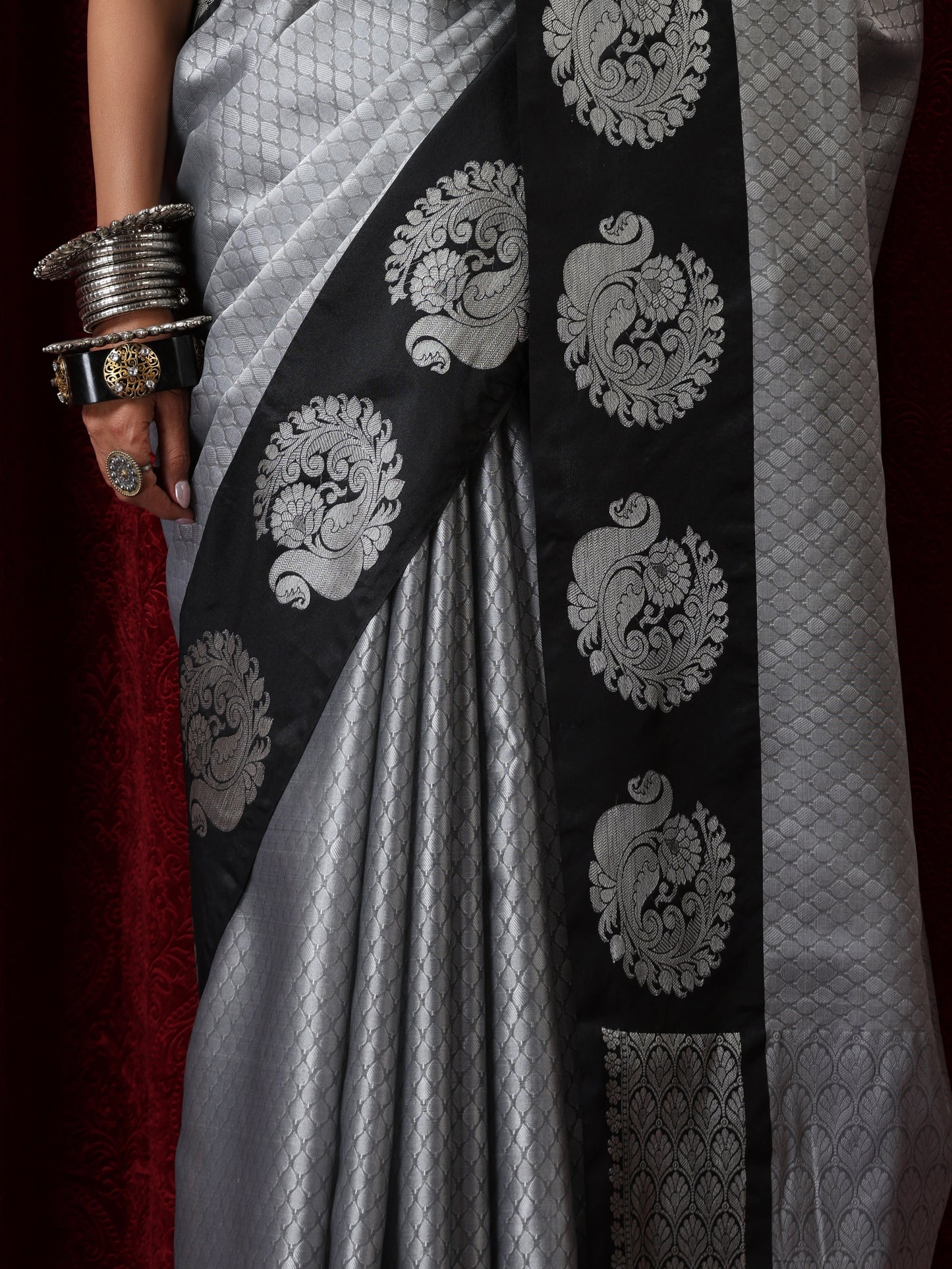 Dhiyona ST Grey Jacquard Saree with Black Border with Blouse Fabric