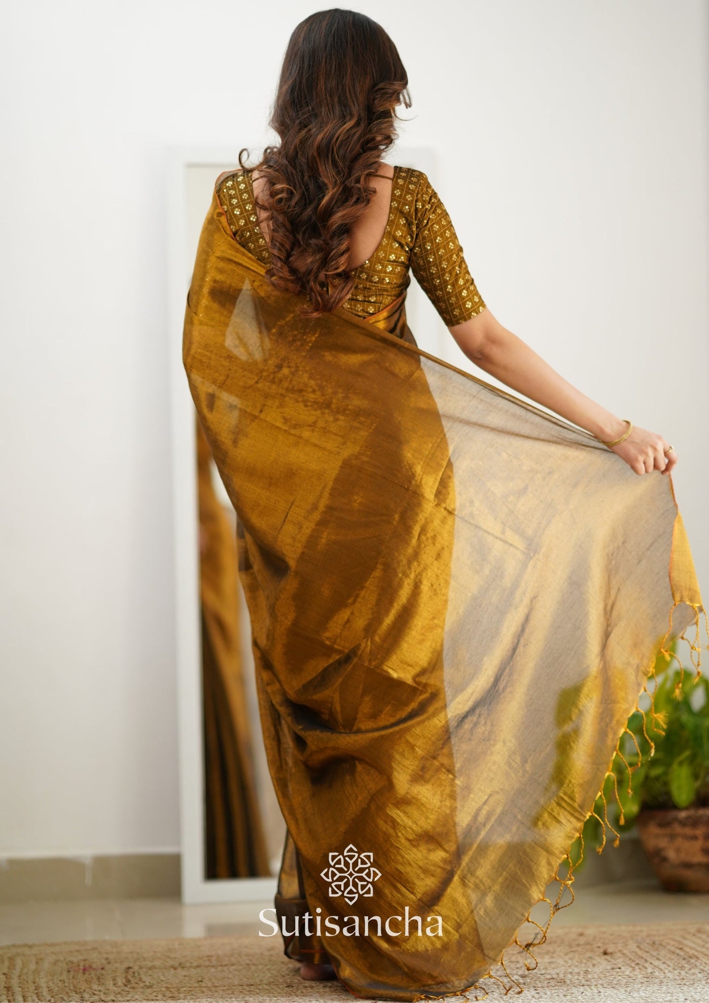 Dhiyona SS Sutisancha Metallic Gold Handloom Tissue Saree With Designer Blouse