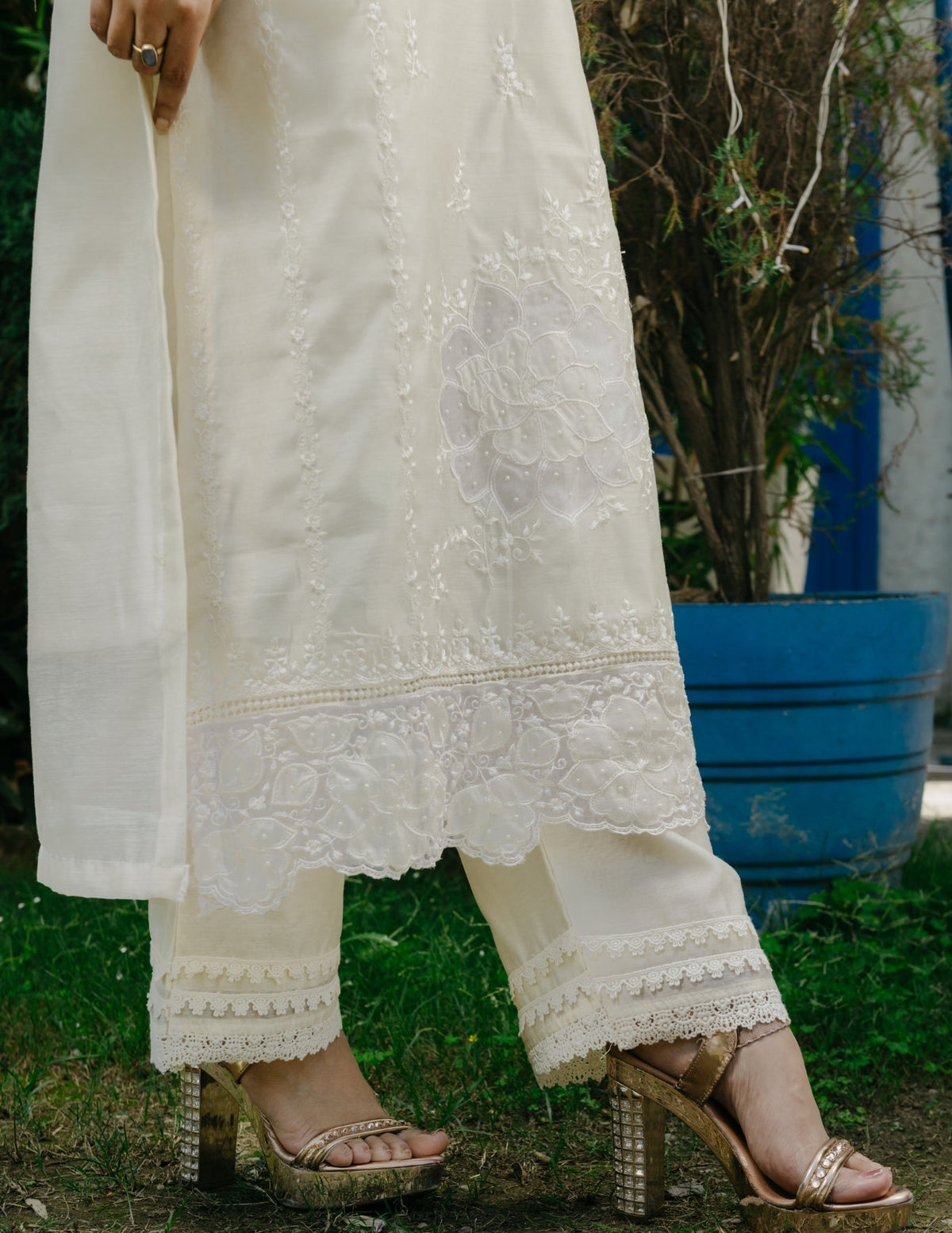 Hawa chanderi hand embroidered cream suit set
