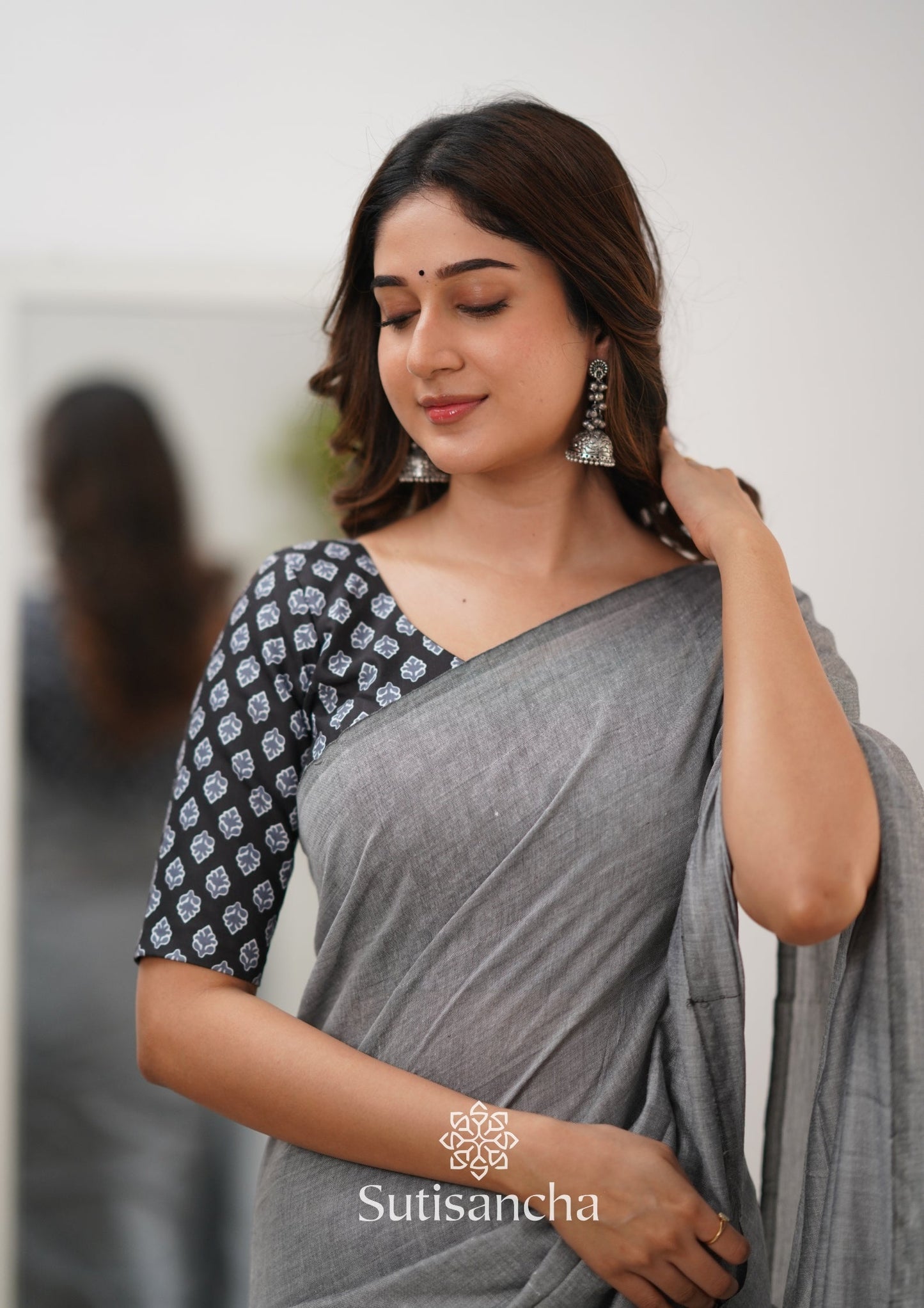 Dhiyona SS Sutisancha Gray Handloom Cotton Saree & Kalamkari Blouse