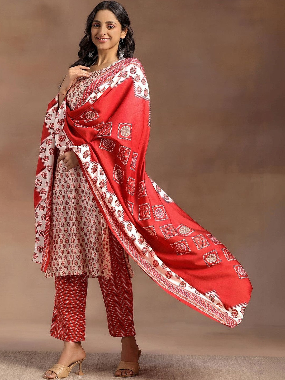 Women Ethnic Motifs Printed Regular Kurta with Trousers & With Dupatta