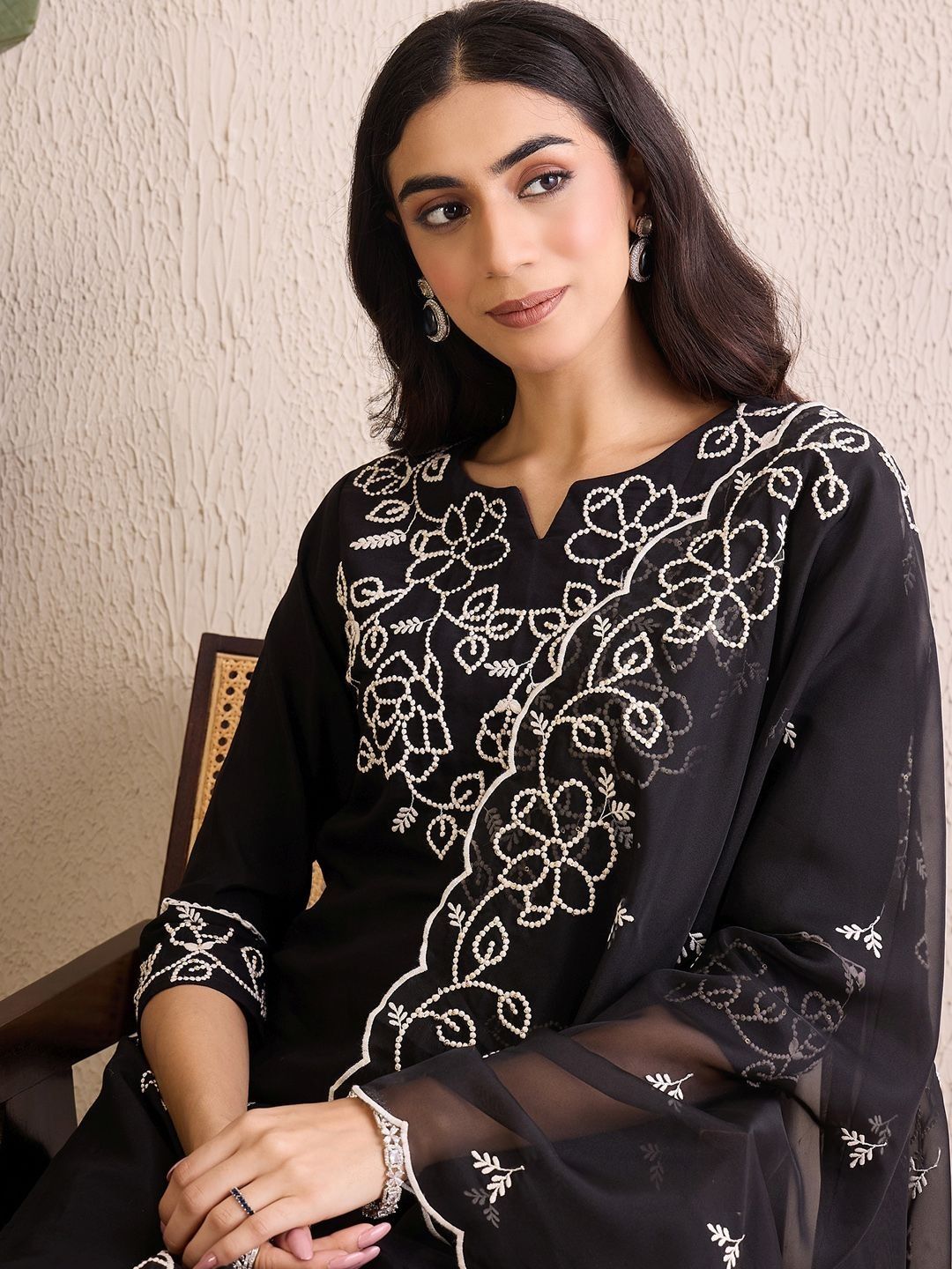 Dhiyona IE Women Floral Embroidered Regular Thread Work Kurta with Trousers & With Dupatta
