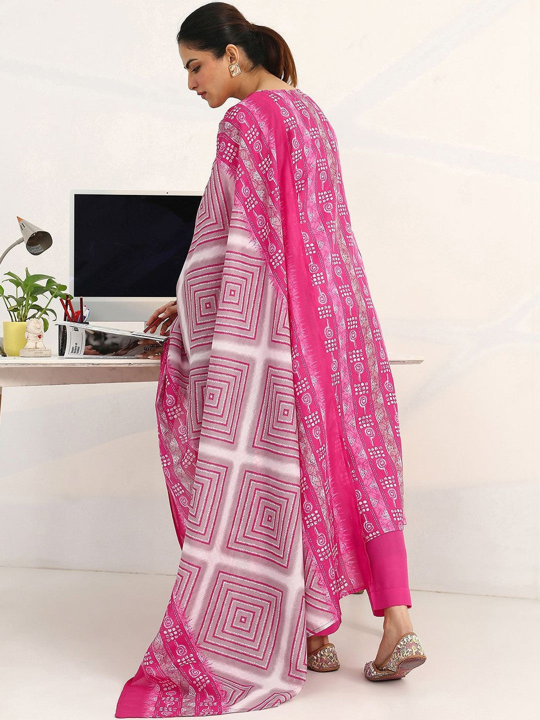 Women Ethnic Motifs Printed Regular Kurta with Trousers & With Dupatta