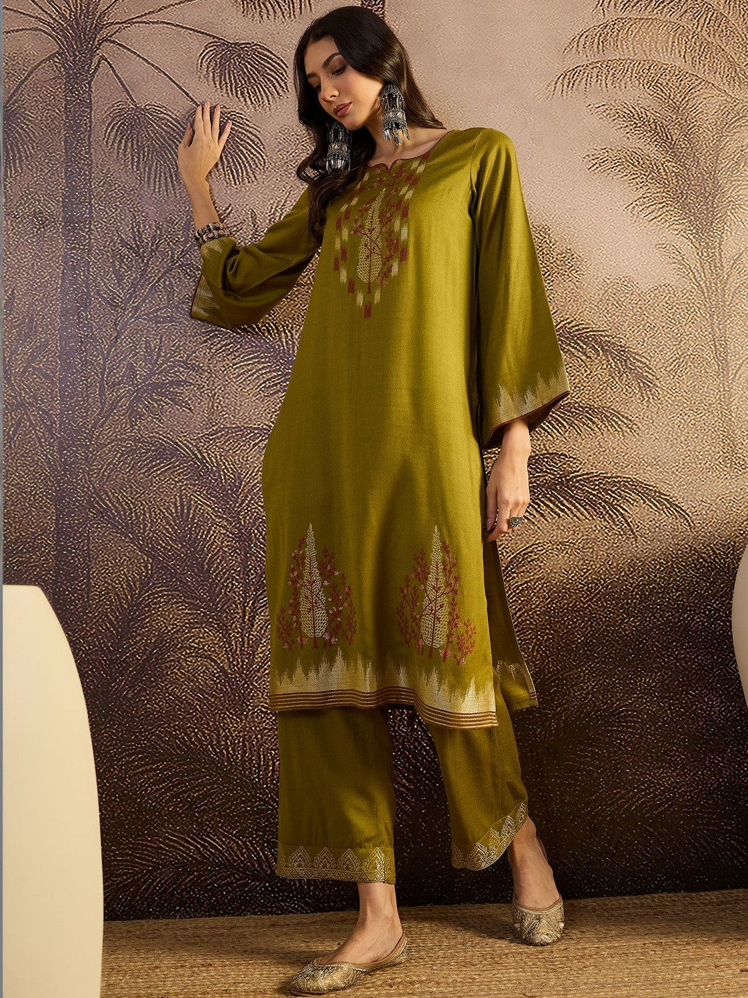 Yoke Design Straight Kurta With Trousers