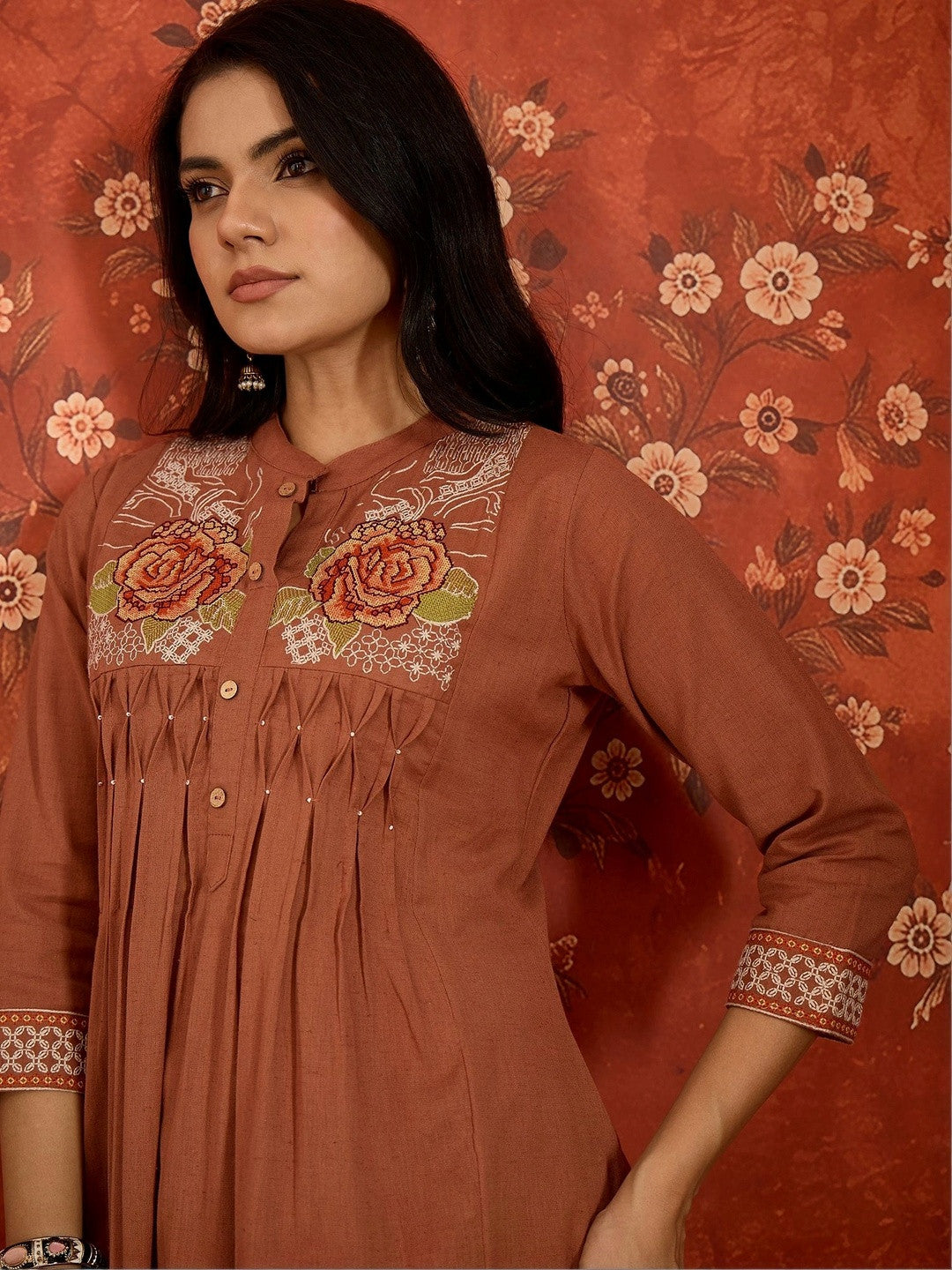 Women Floral Embroidered Regular Thread Work Kurta with Trousers
