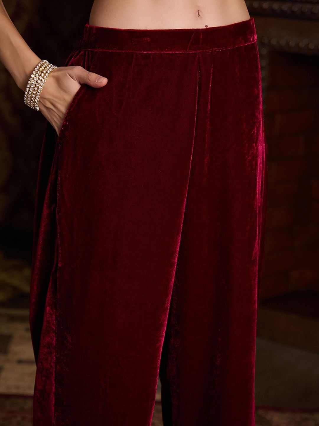 Dhiyona CH Women Regular Velvet Kurta with Palazzos
