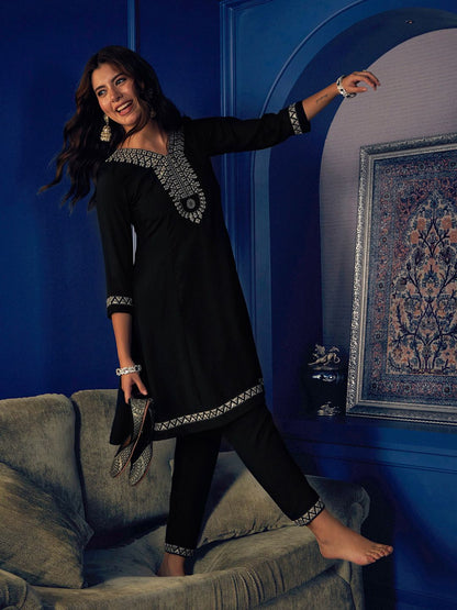Dhiyona CH Floral Embroidered V-Neck Pleated Thread Work Kurta with Trousers