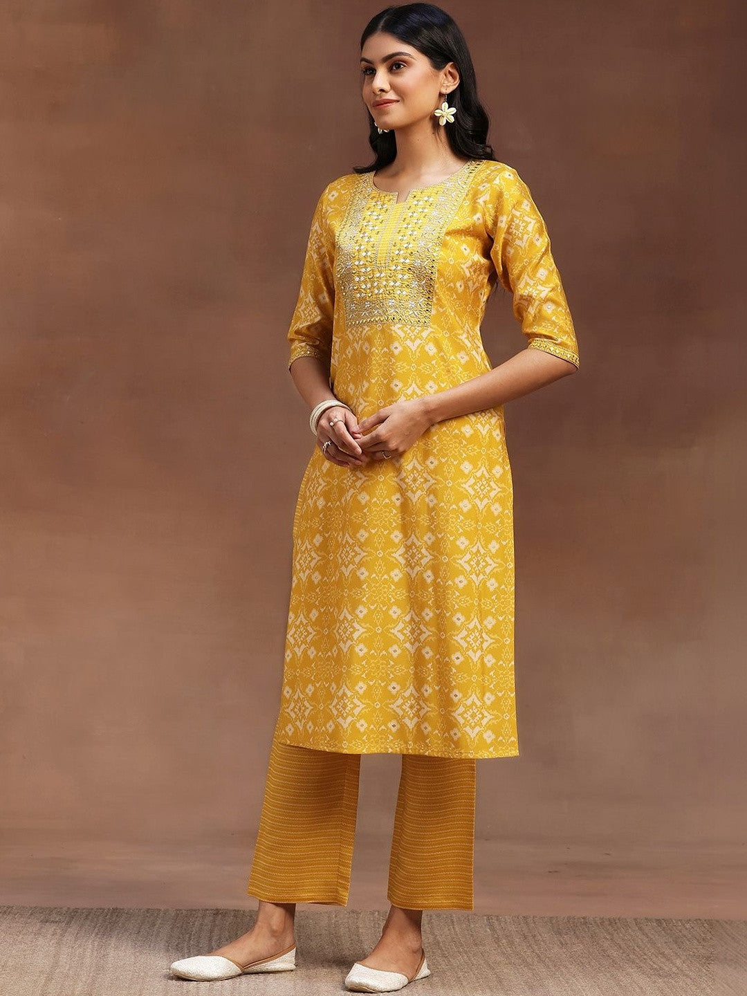 Women Ethnic Motifs Printed Regular Mirror Work Kurta with Trousers & With Dupatta