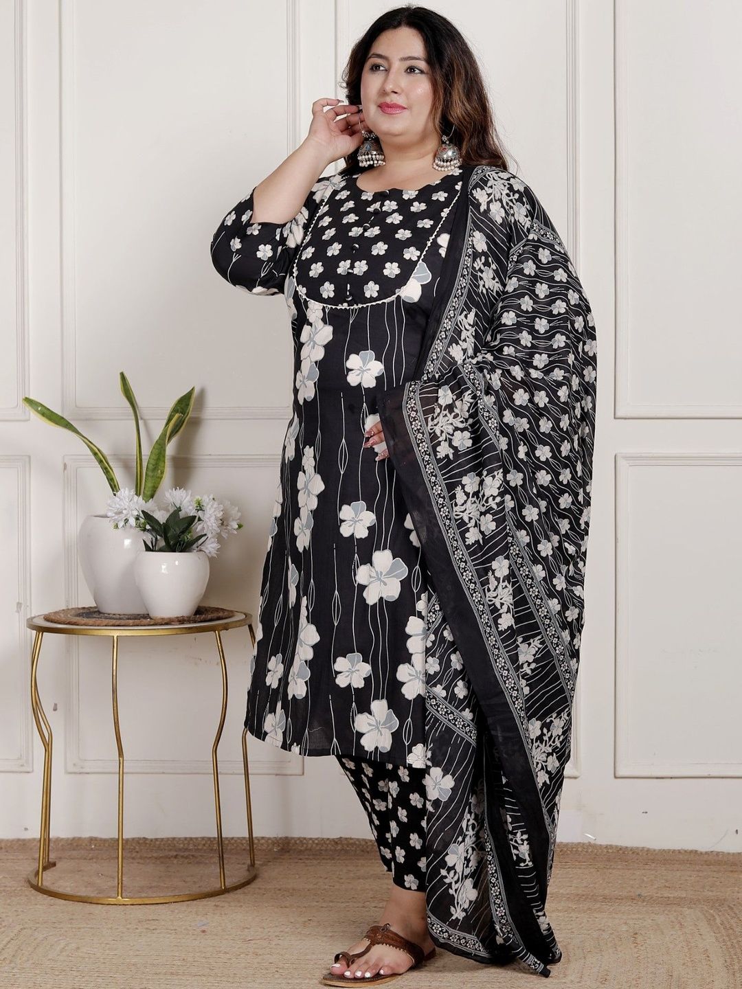 Dhiyona KL Women Floral Printed Cotton Kurta & Trousers With Dupatta
