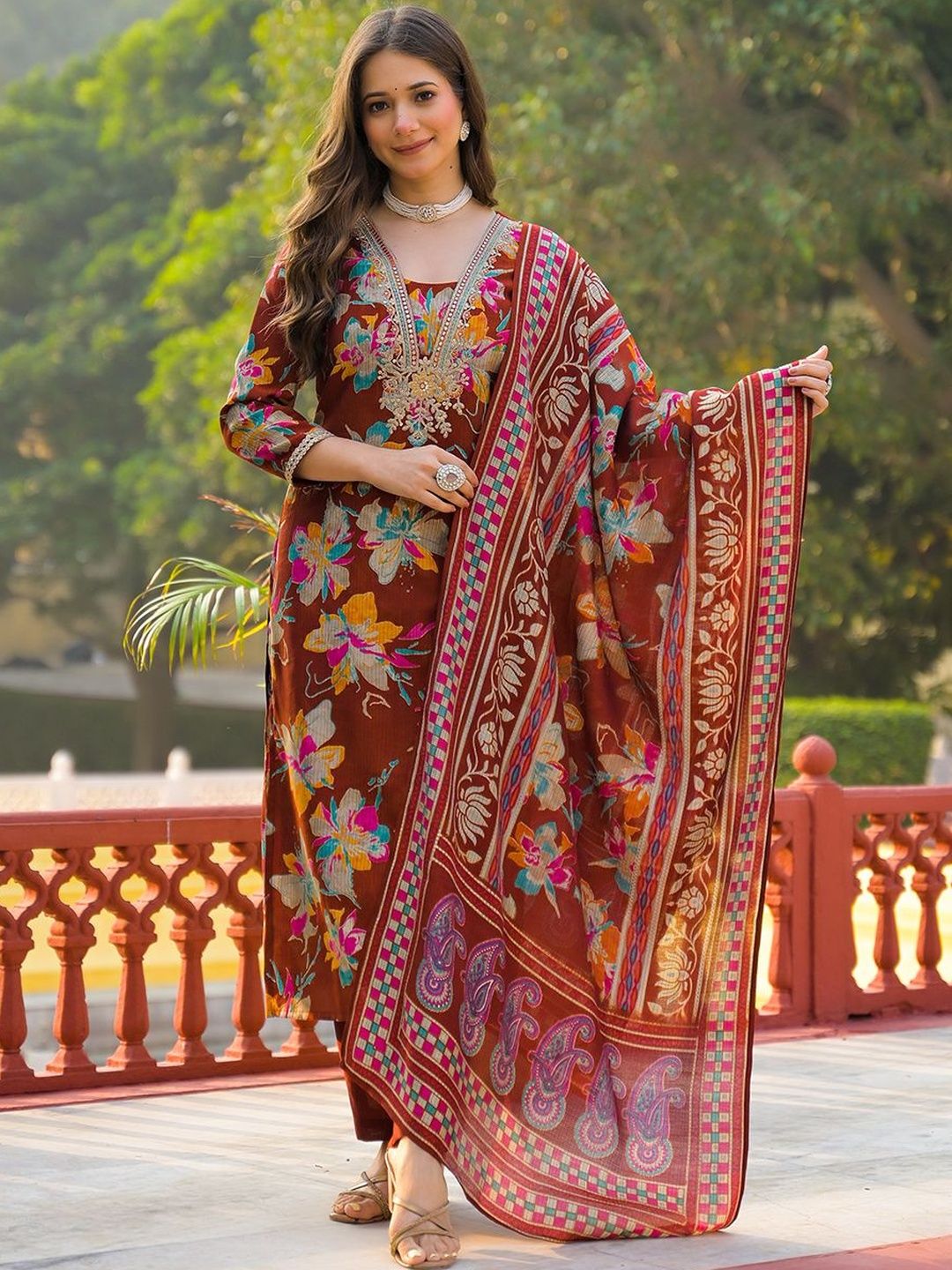 Dhiyona KL Women Floral Printed Regular Thread Work Kurta with Trousers & With Dupatta