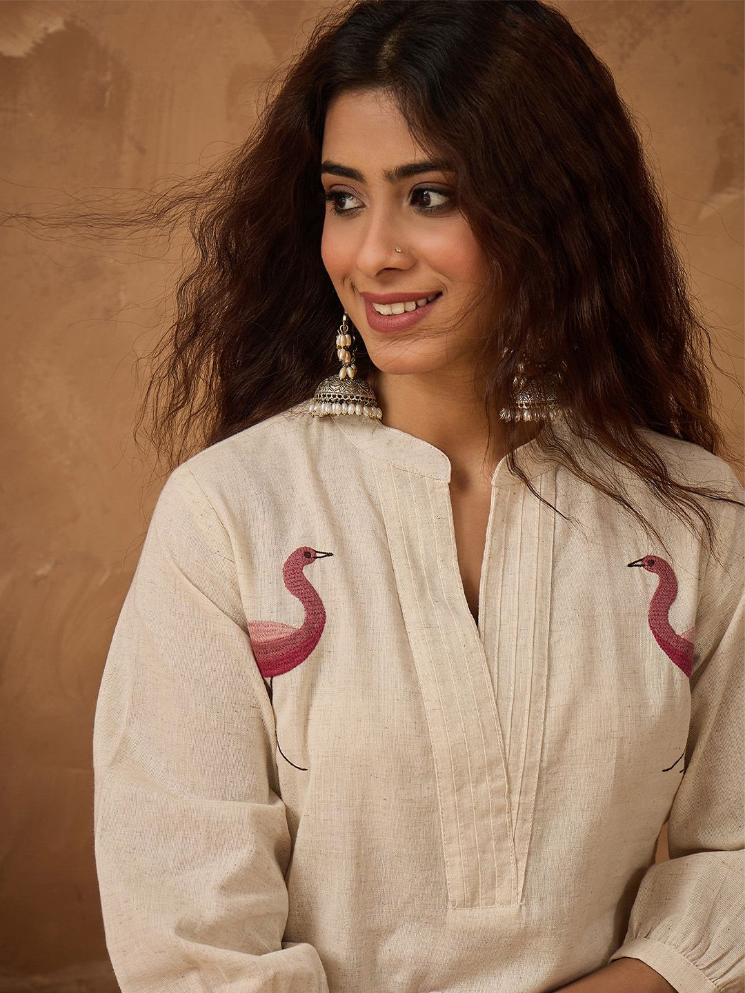 Off White Women Ethnic Motifs Embroidered Regular Thread Work Kurta with Trousers