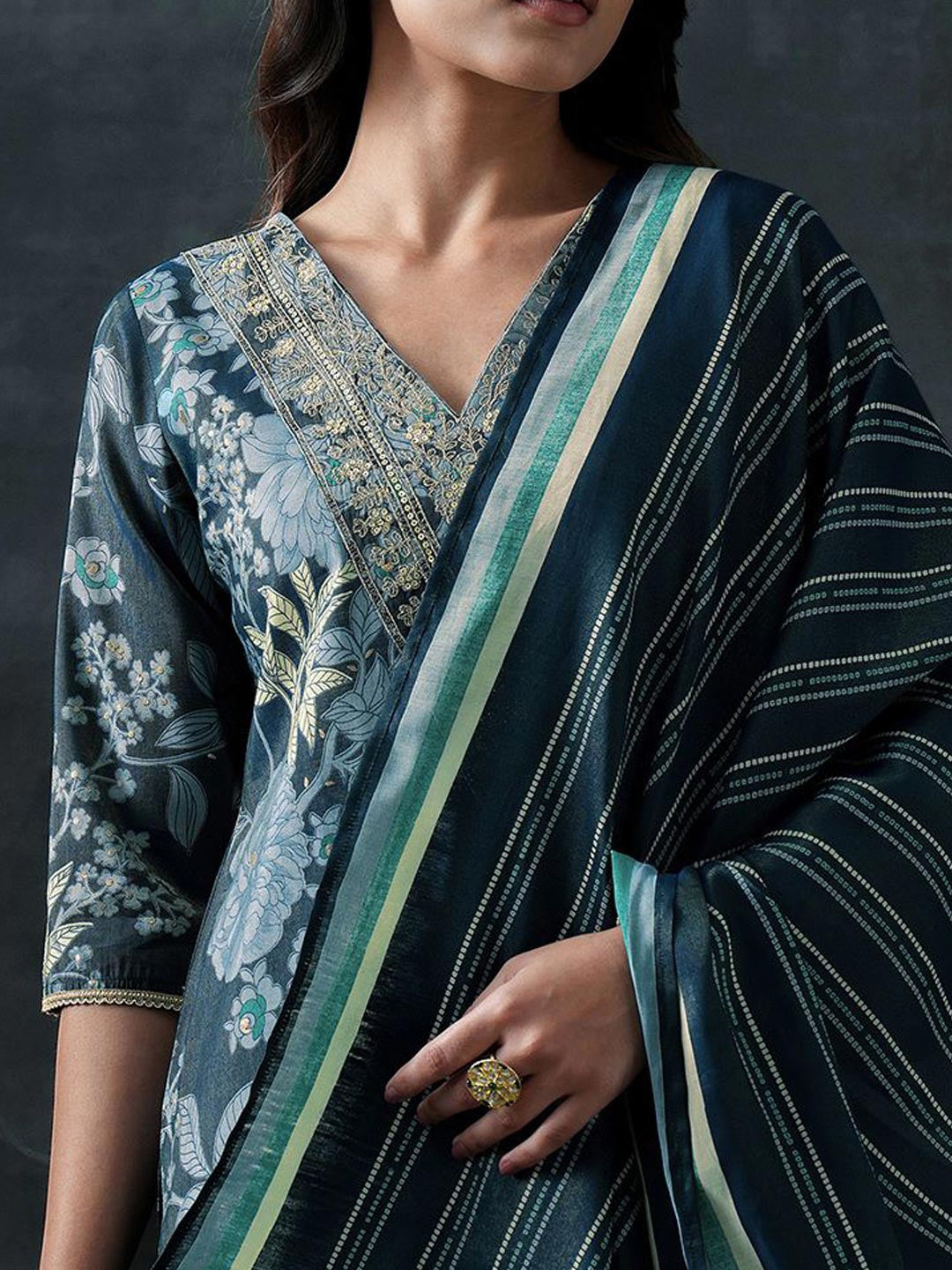 Women Floral Printed Kurta with Trousers & Dupatta