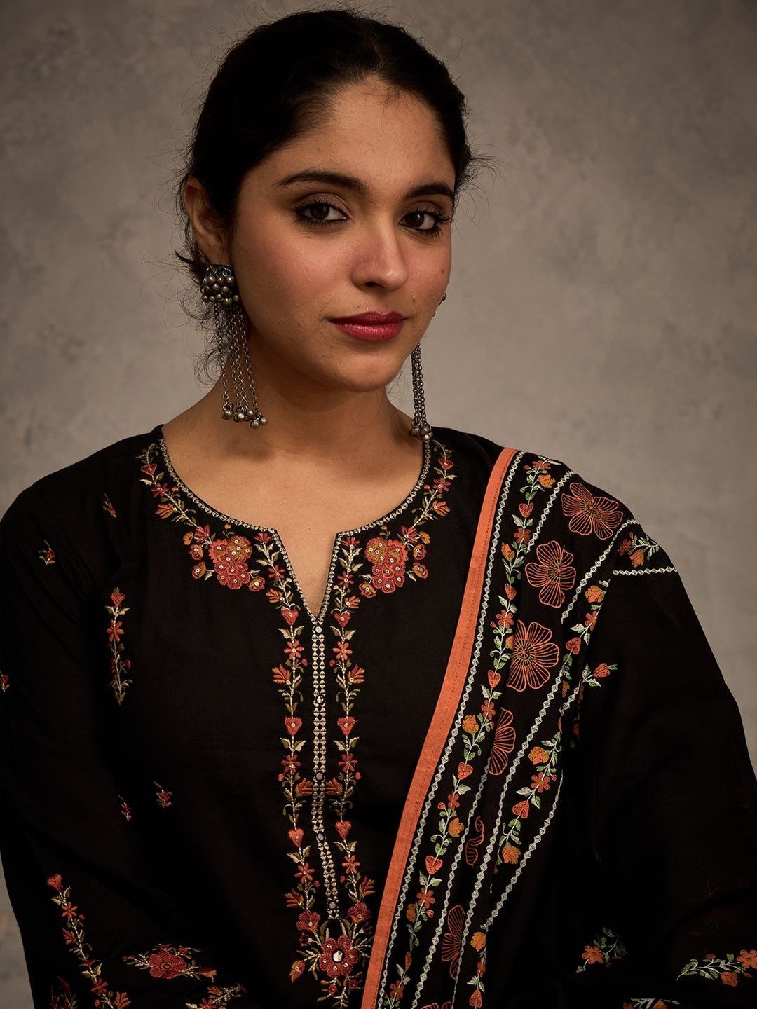 Dhiyona IE Women Embroidered Thread Work Pure Cotton Kurta with Trousers & Dupatta
