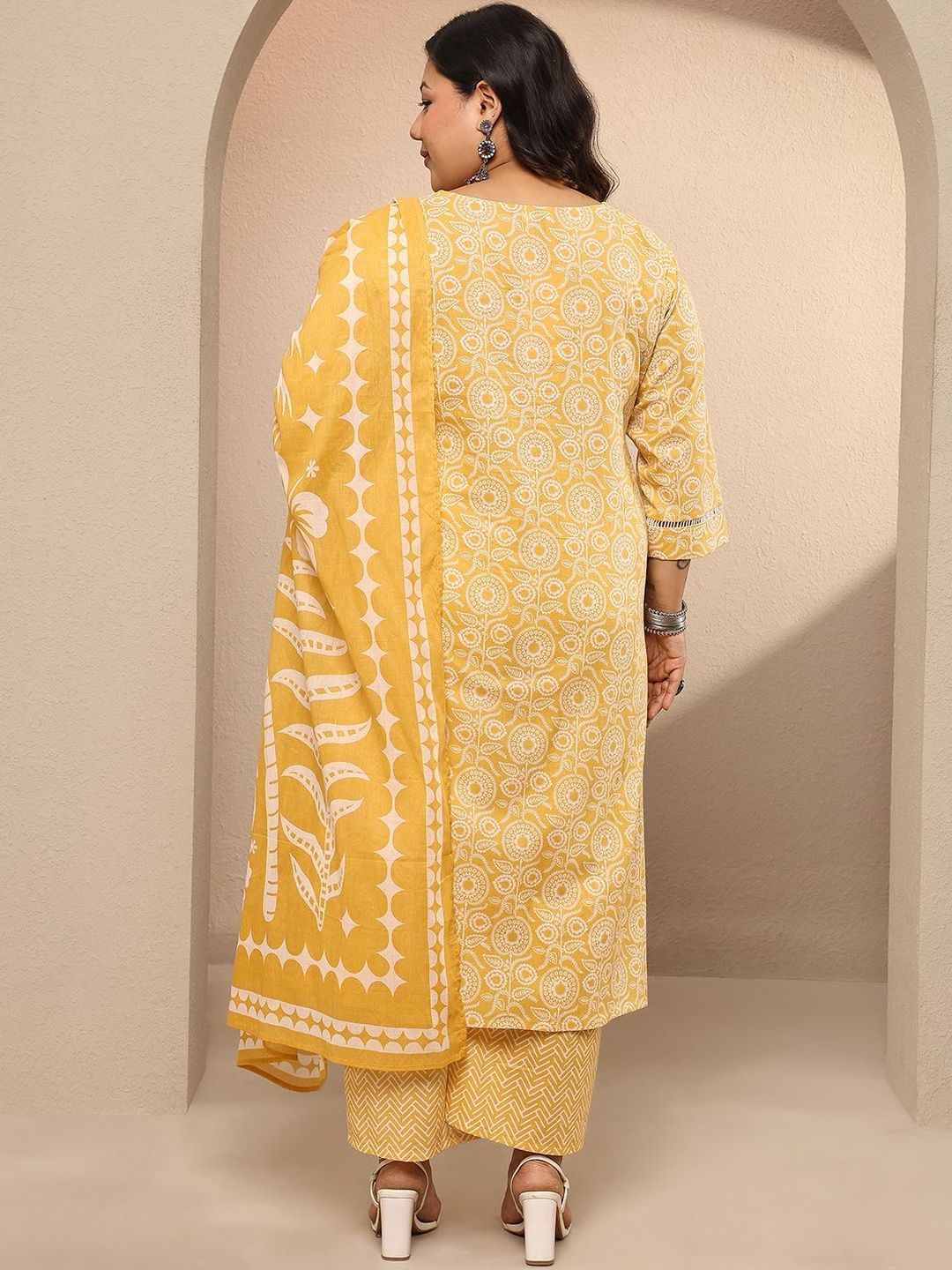 Dhiyona Women's Plus Size Ethnic Motifs Printed Kurta with Trousers & With Dupatta