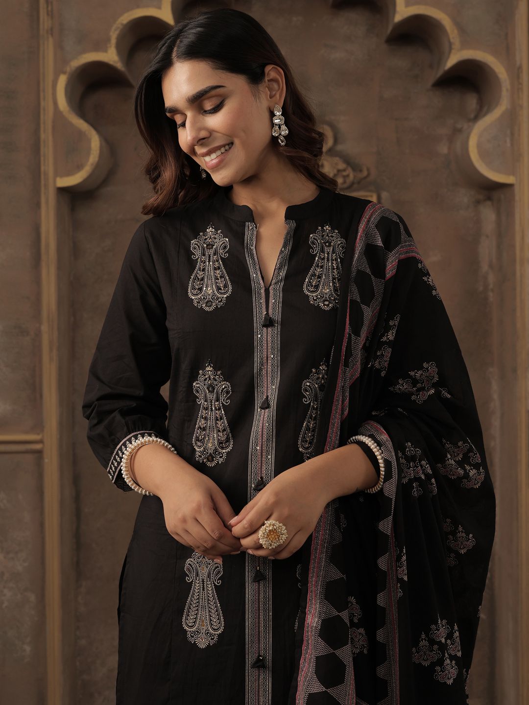 Dhiyona IE Embroidered Mandarin Collar Thread Work Pure Cotton Kurta With Trousers & Dupatta