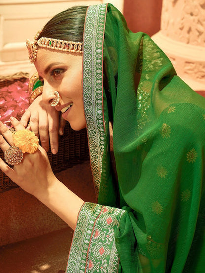 Women's Georgette Green Embellished Designer Saree With Blouse Piece