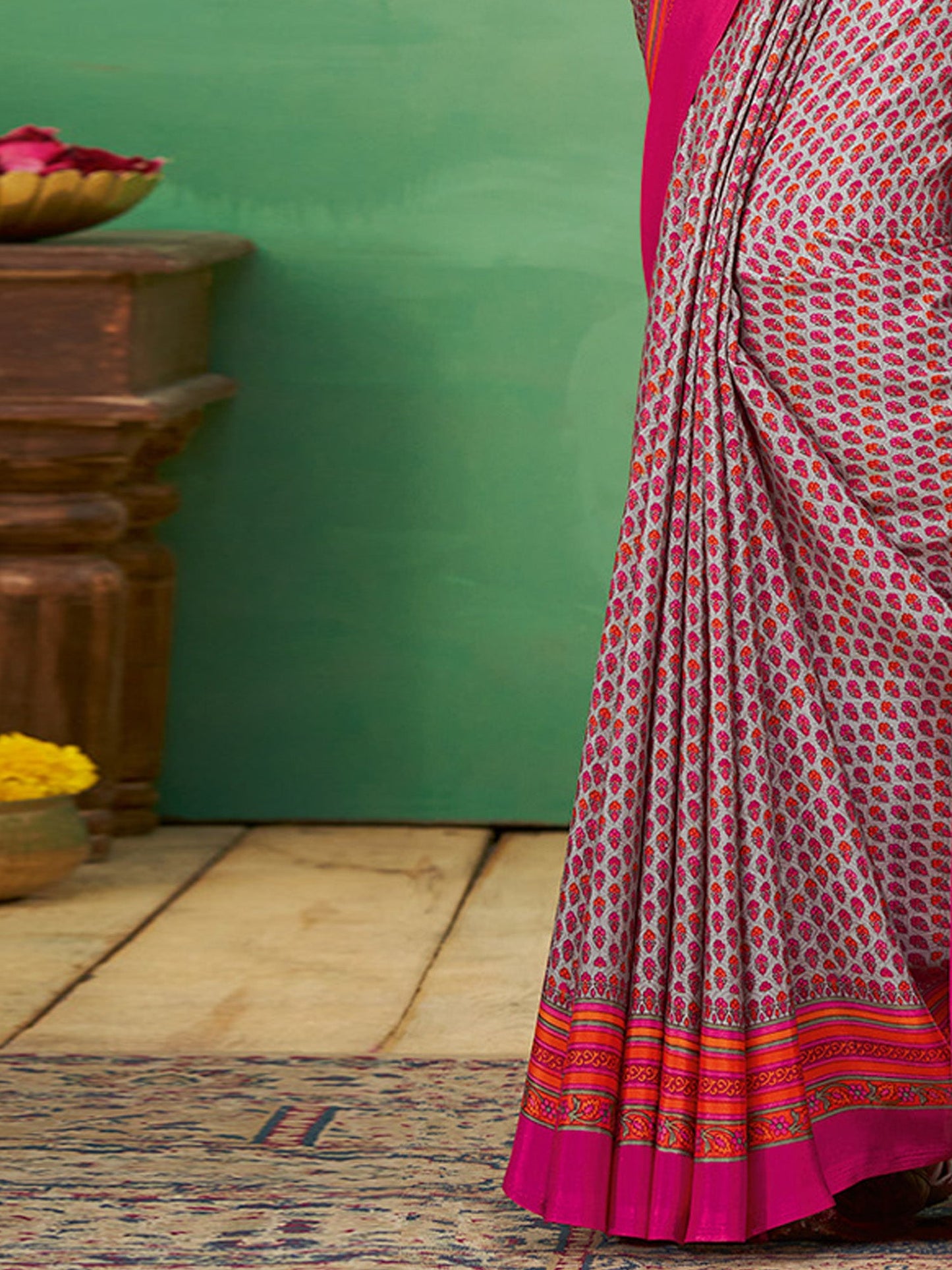 Women's Crepe Grey Printed Designer Saree With Blouse Piece