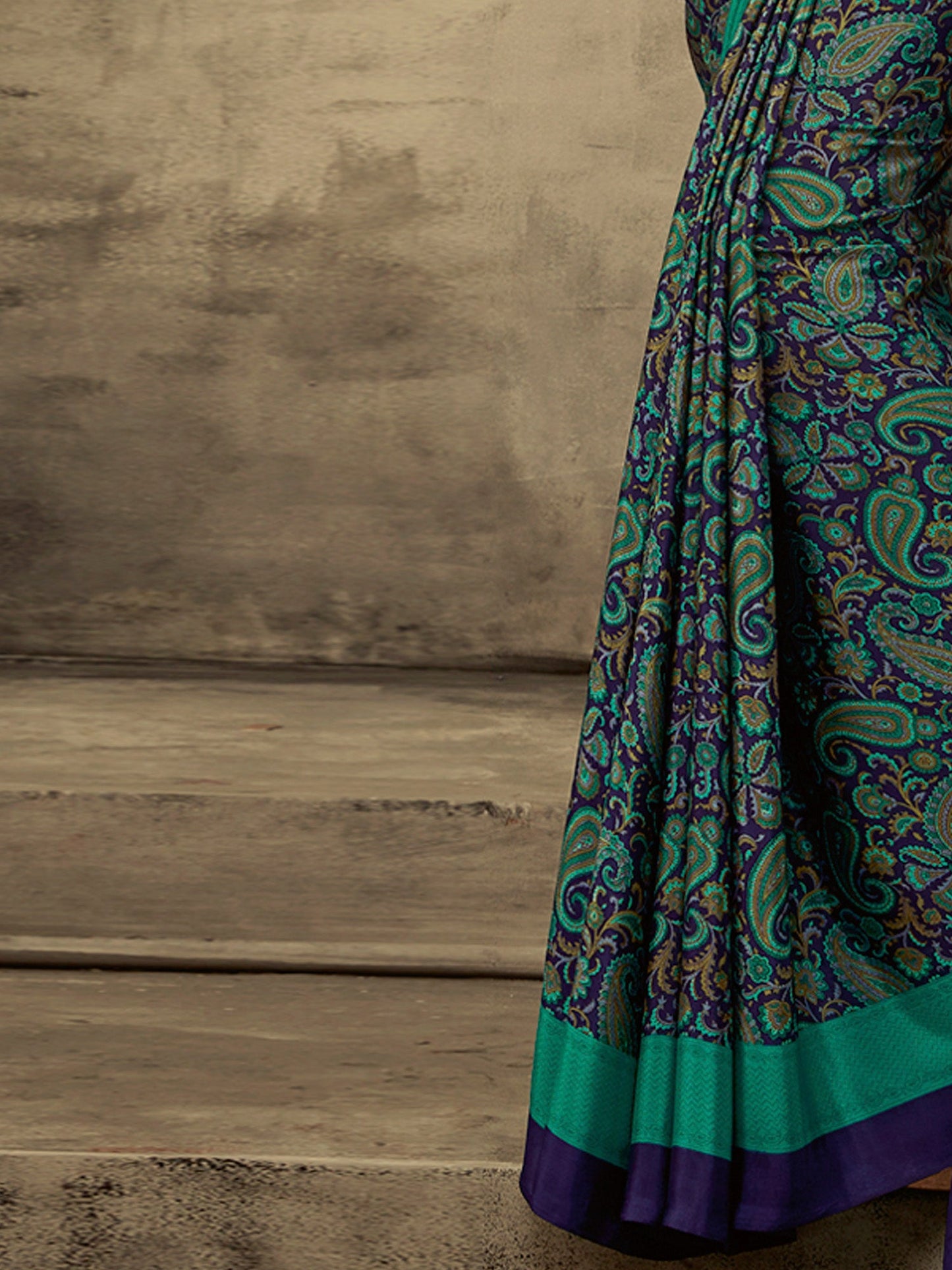 Women's Crepe Navy Blue Printed Designer Saree With Blouse Piece