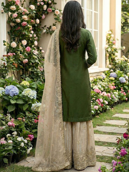 Dhiyona KL Women Floral Embroidered Regular Thread Work Kurta with Sharara & With Dupatta
