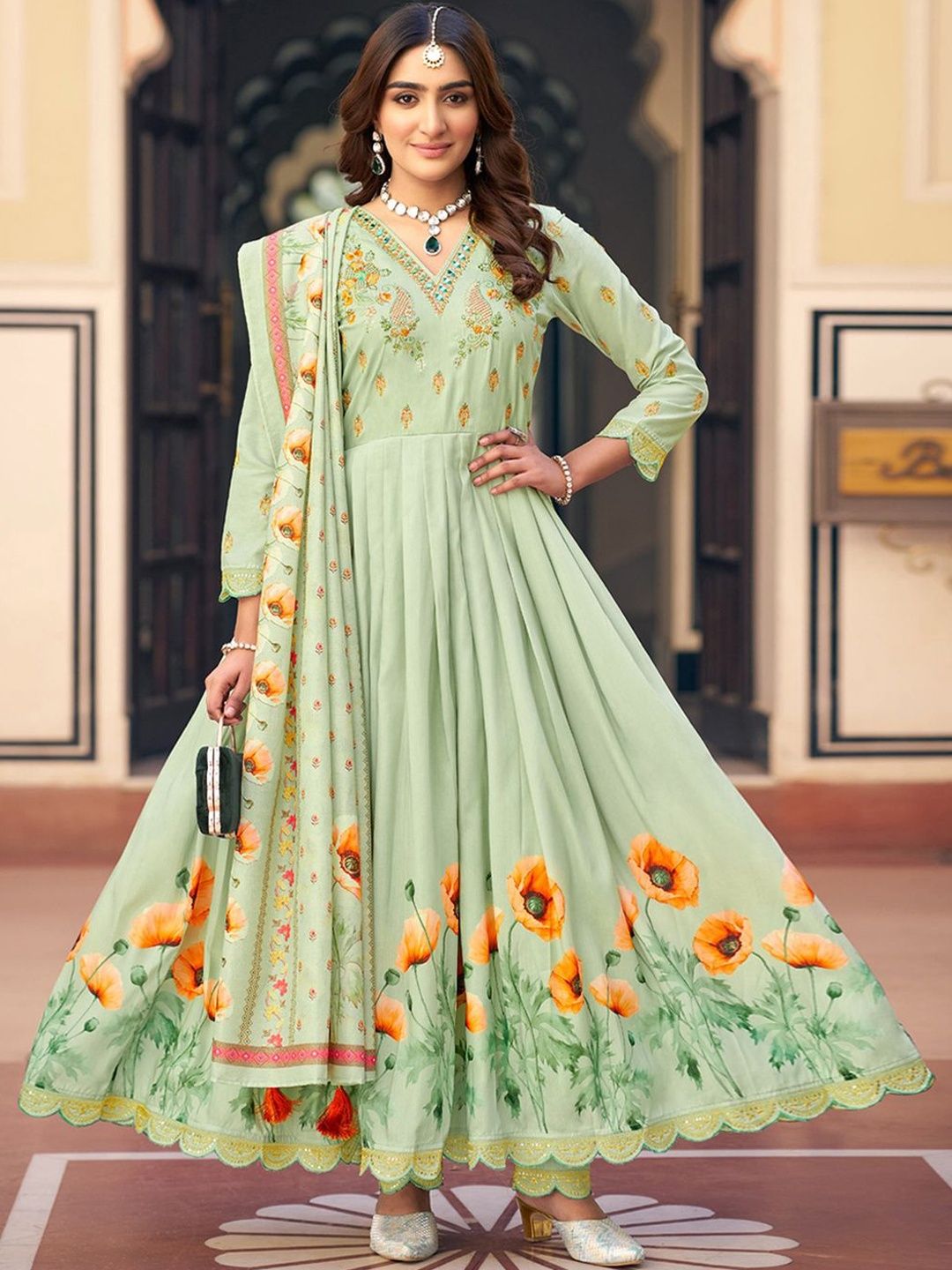Dhiyona CH Women Floral Printed Empire Kurta with Trousers & Dupatta