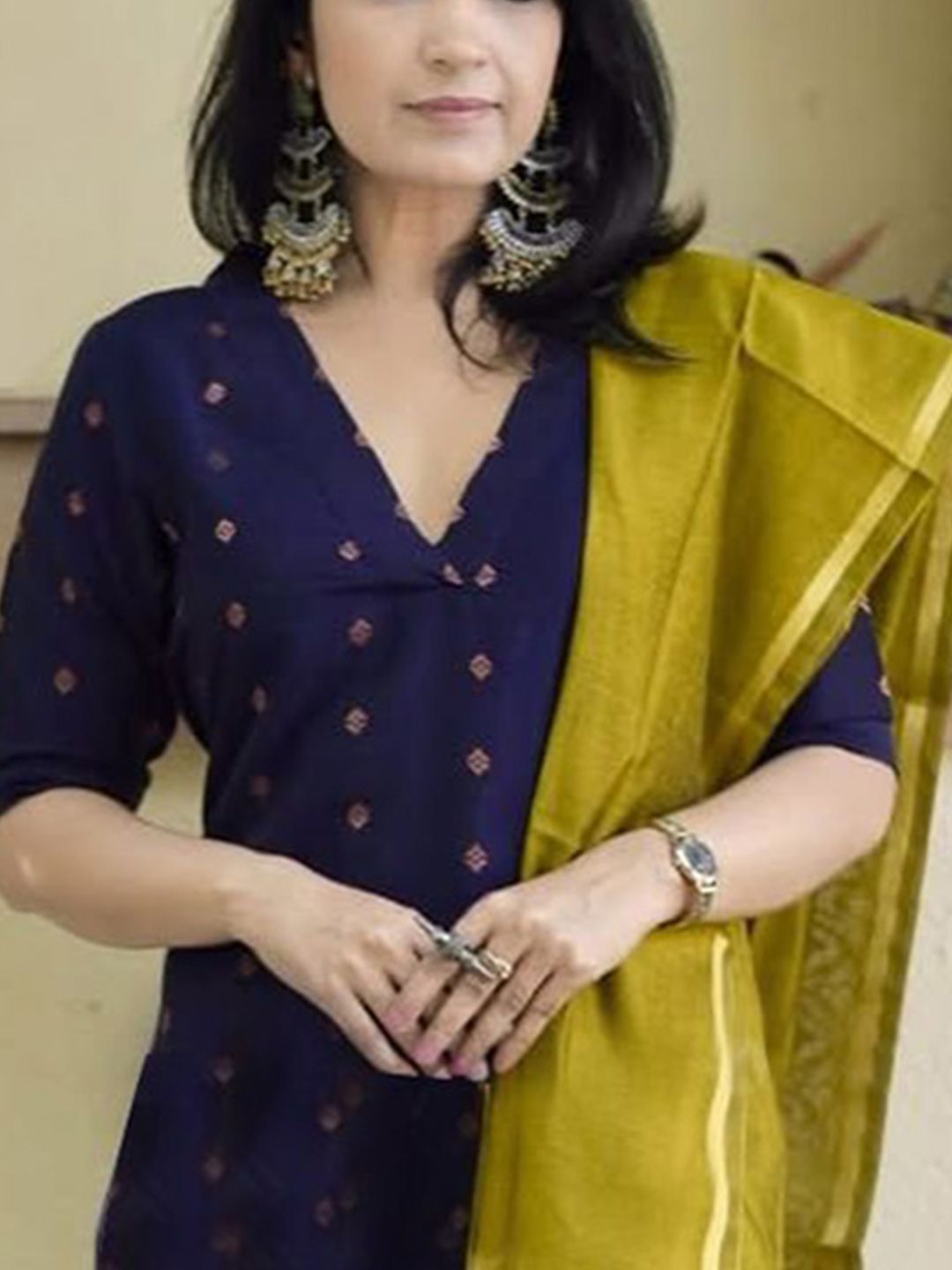Dhiyona KL Ethnic Motifs Printed V-Neck Straight Kurta With Trousers And Dupatta