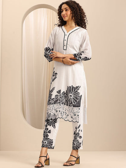 Women Floral Printed Regular Kurta with Trousers & With Dupatta