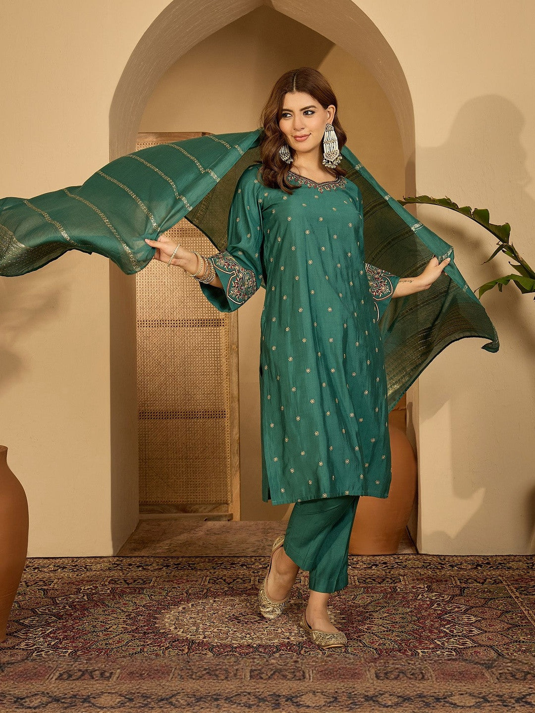 Women Green Embroidered Kurta Sets With Dupatta