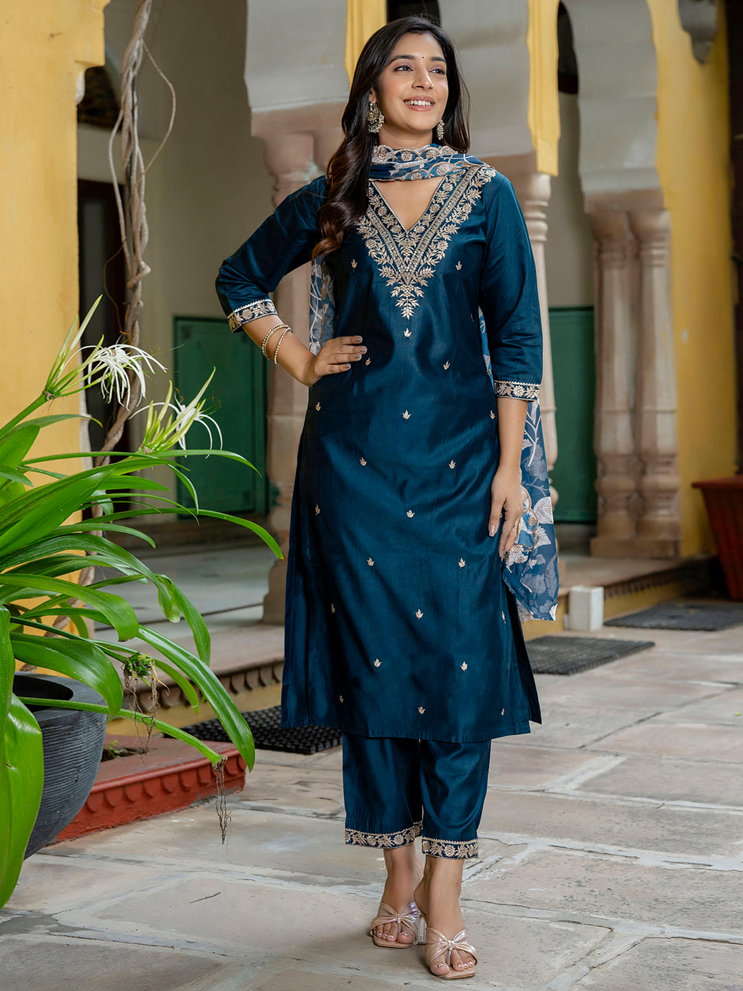 Dhiyona VV Women's Kurta and Pant Sets Viscose Rayon Fabric