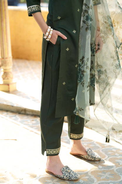 Dhiyona VV Tara Womens Viscose Rayon Kurta Pant Set Embroidered Ethnic Wear with Organza Dupatta