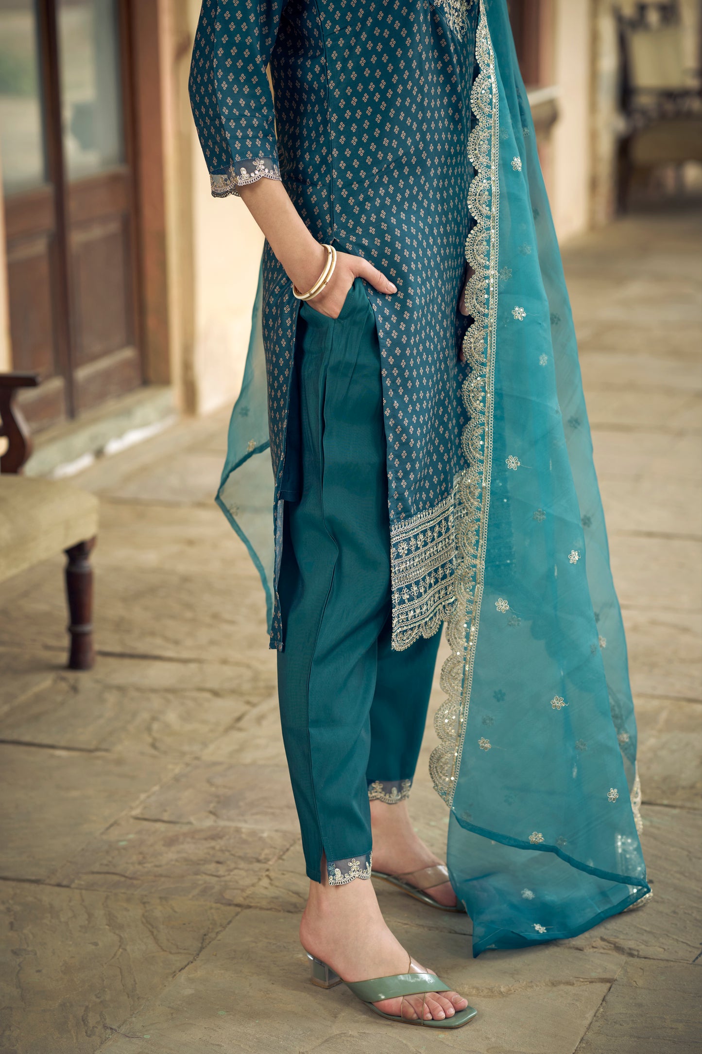 Dhiyona VV Chaitra Women Kurta and Pant Sets Muslin Print Fabric