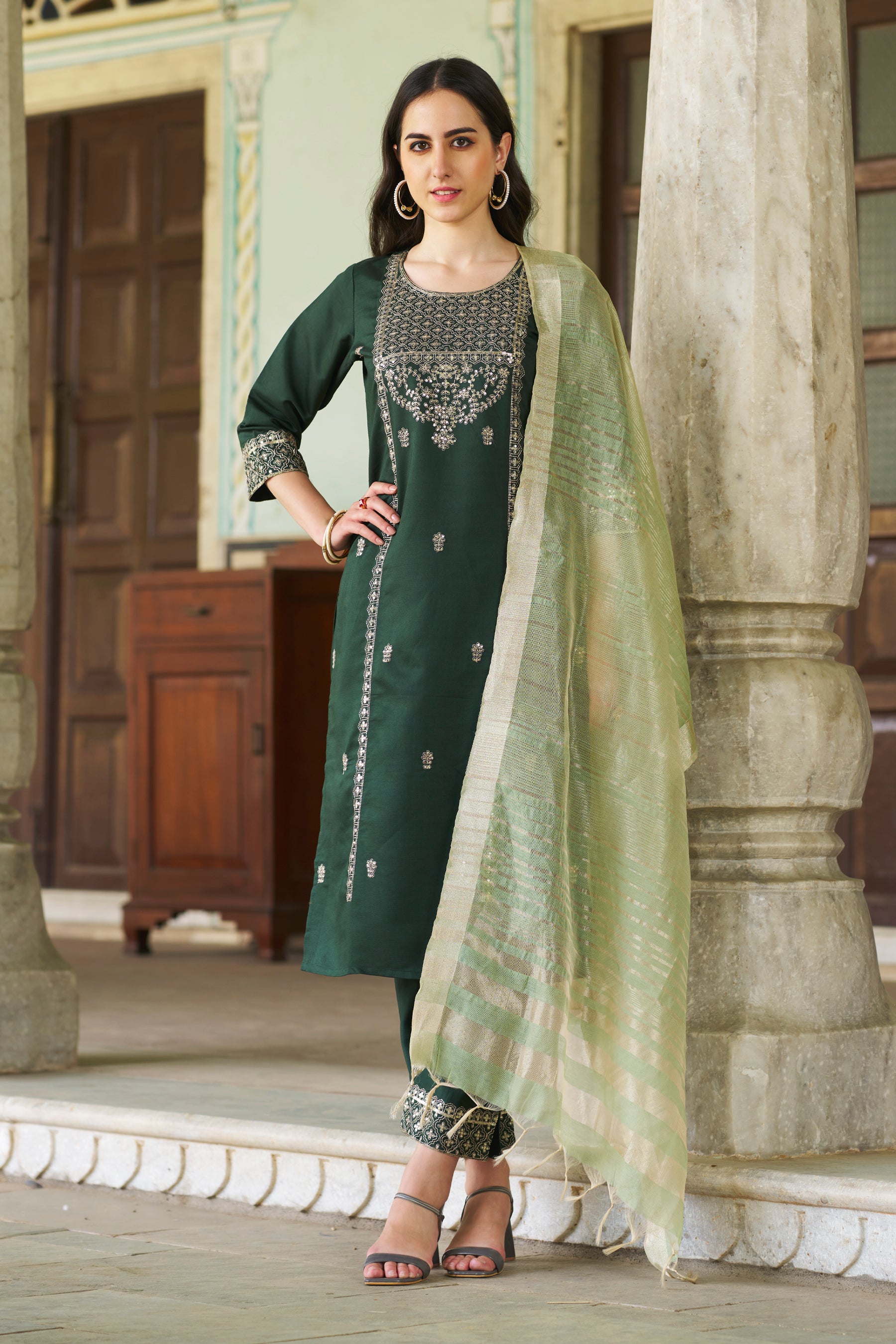 Dhiyona VV Raagini Women Kurta and Pant Sest Viscose Rayon