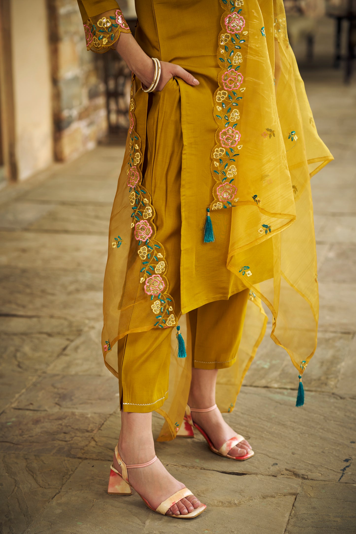 Dhiyona VV Noushin Women's Embroidered Viscose Roman Silk Kurta Pant Set with Organza Dupatta Elegant Lightweight Ethnic Wear
