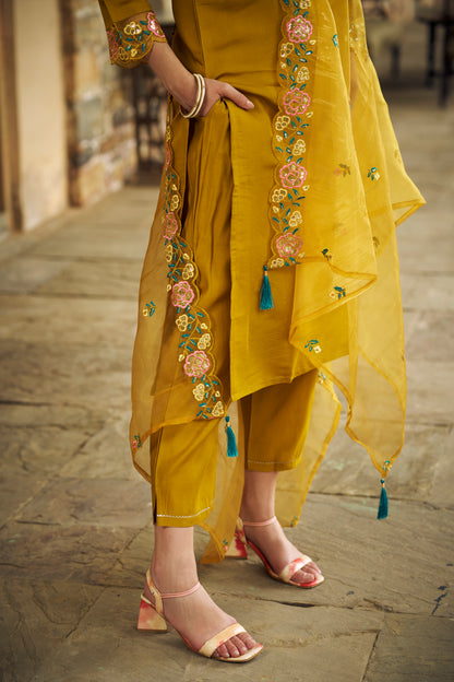 Dhiyona VV Noushin Women's Embroidered Viscose Roman Silk Kurta Pant Set with Organza Dupatta Elegant Lightweight Ethnic Wear