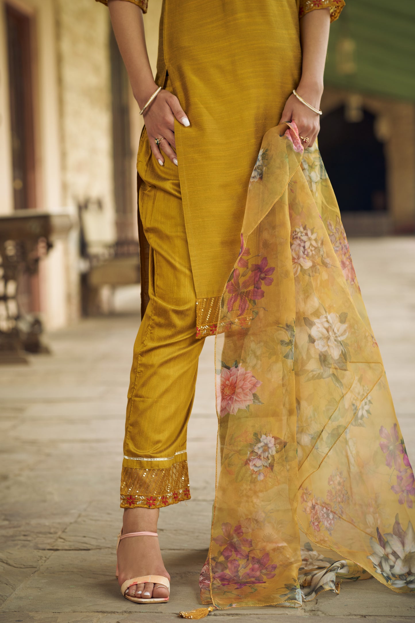 Dhiyona VV Ikat Women Kurta and Pant Sets Cotton Silk Fabric