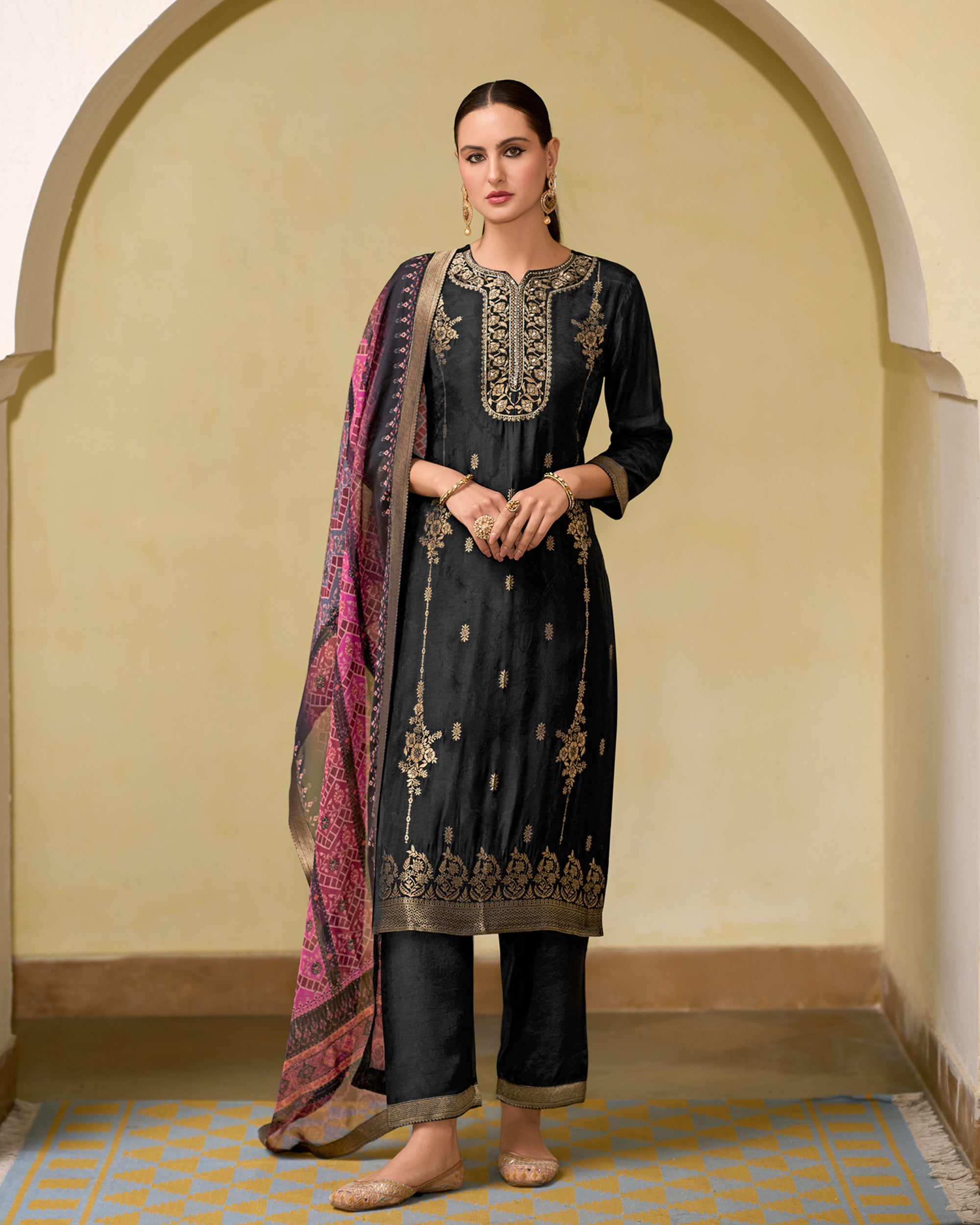 Dhiyona VV Gunjika Viscose Self Jacquard Women Kurta and Trouser Duppata Set