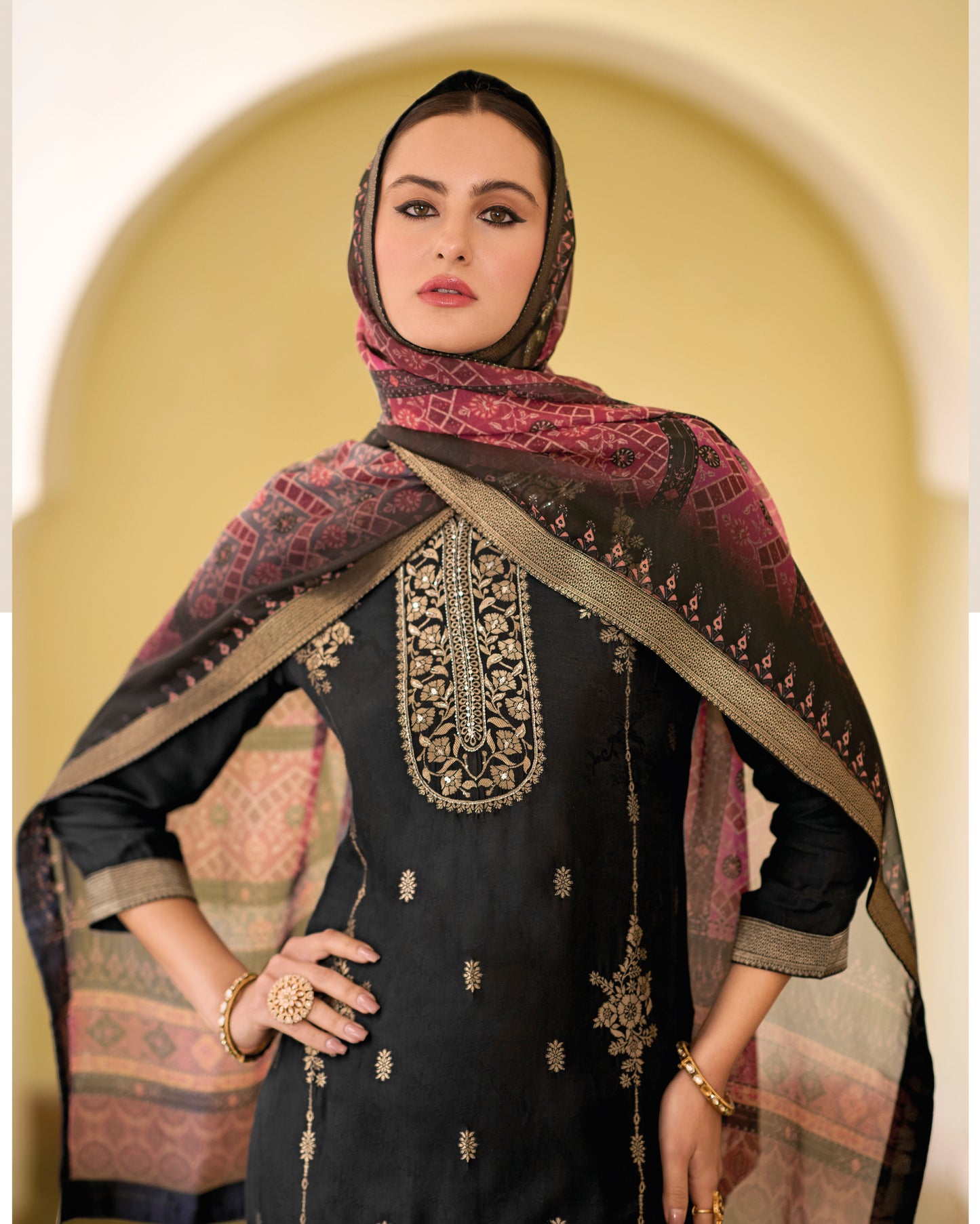 Dhiyona VV Gunjika Viscose Self Jacquard Women Kurta and Trouser Duppata Set
