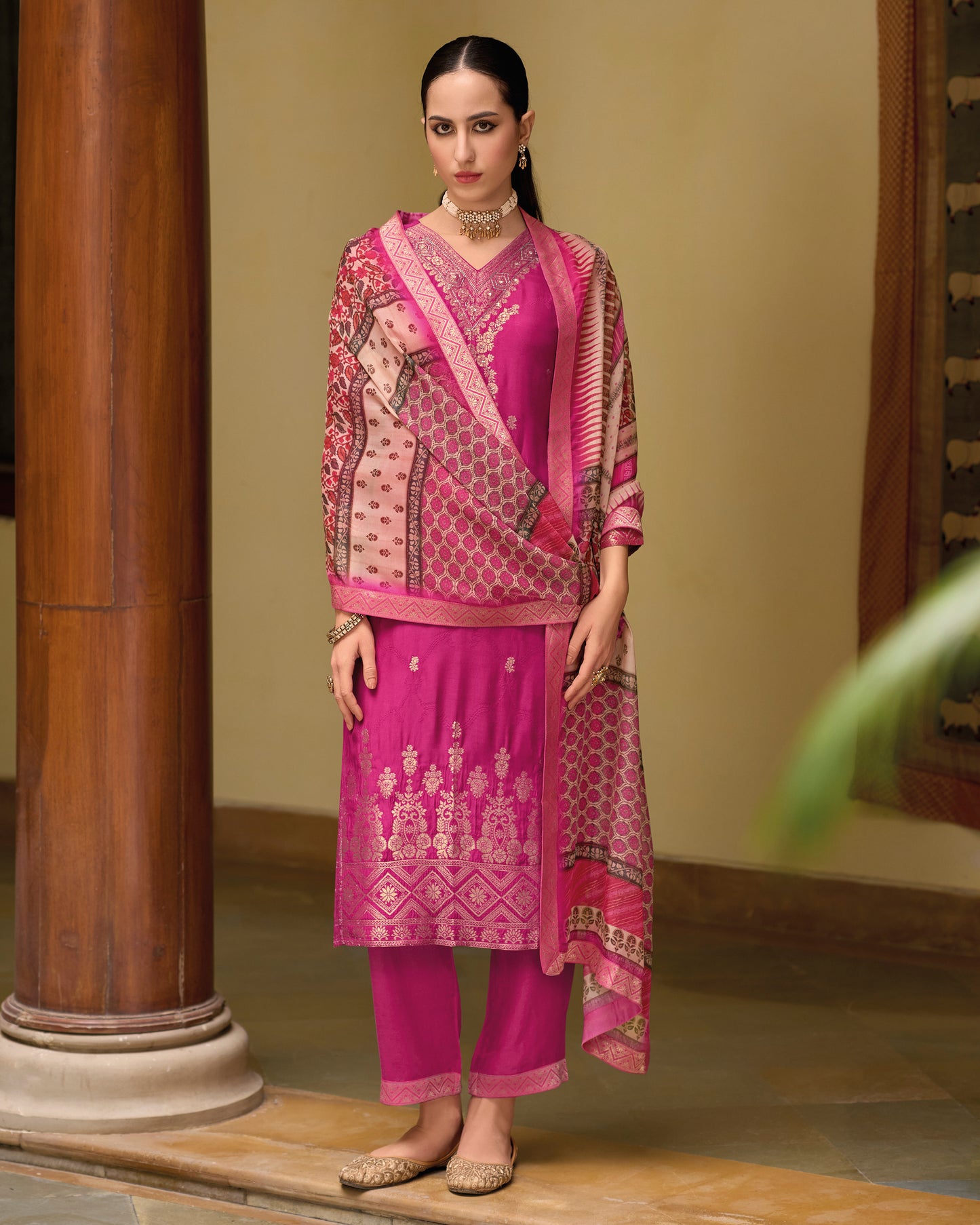 Dhiyona VV Zarqash Viscose Self Jacquard Women Kurta and Trouser Duppata Set